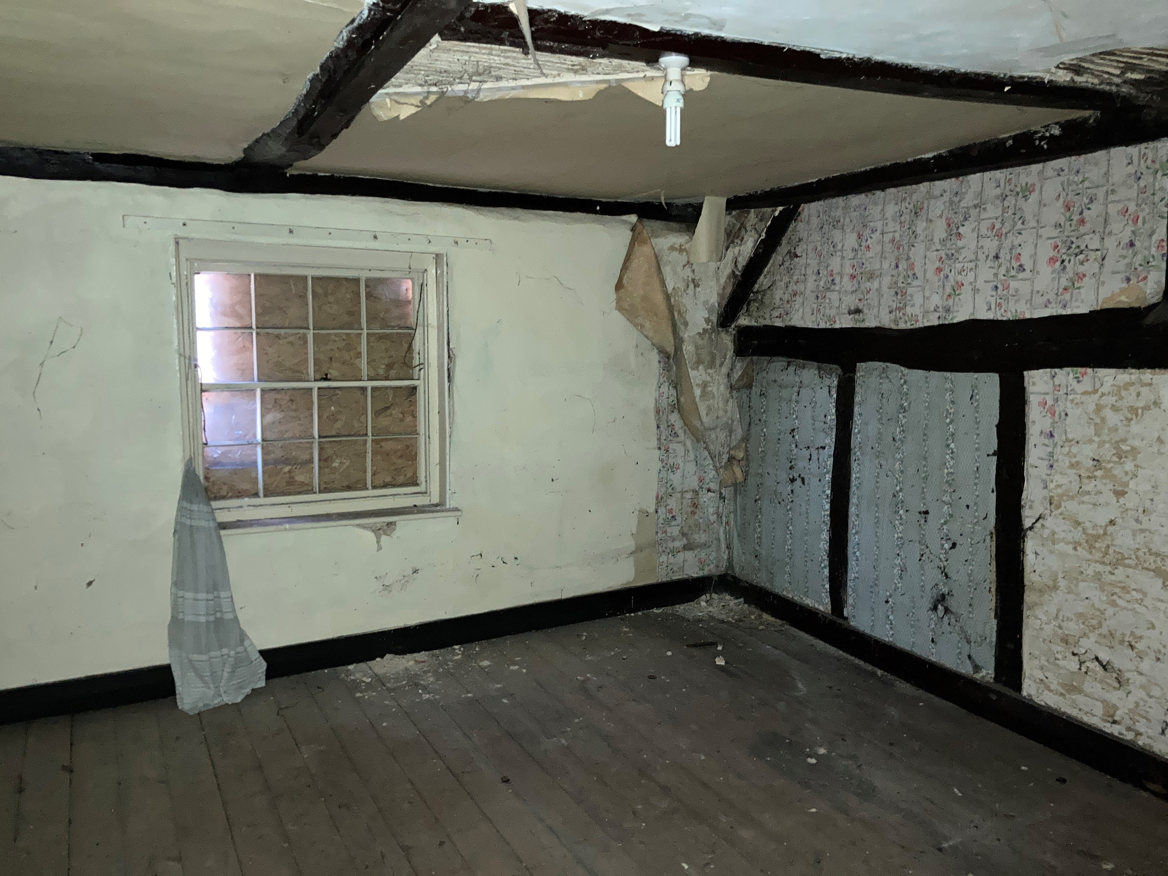 VACANT - Attractive Freehold End of Terrace Grade II Listed Building with Planning Permission