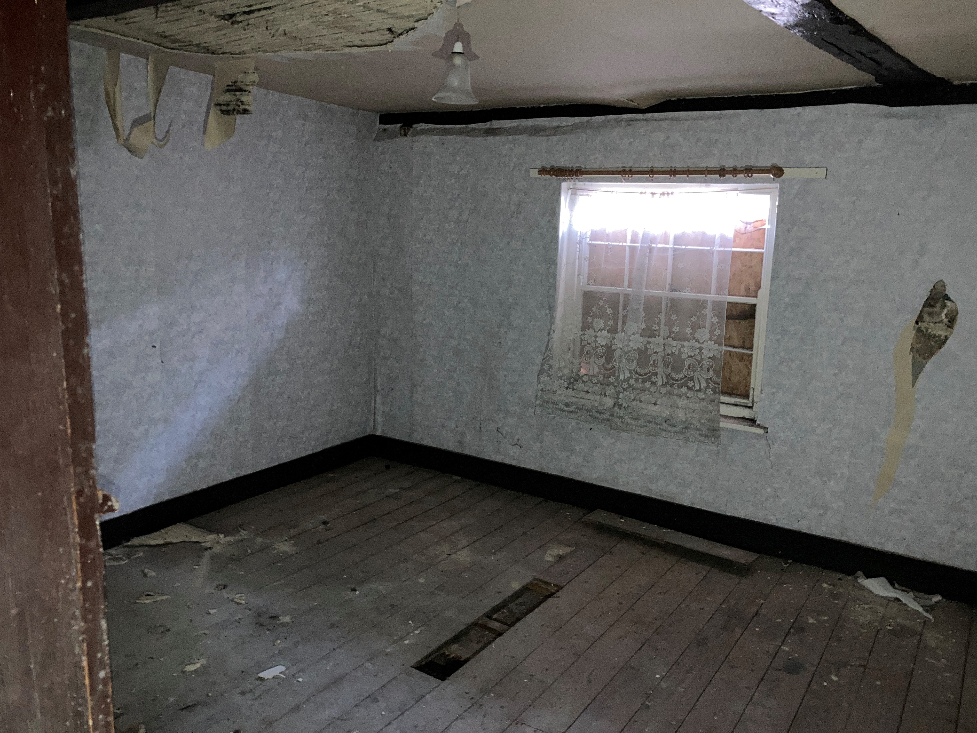 VACANT - Attractive Freehold End of Terrace Grade II Listed Building with Planning Permission