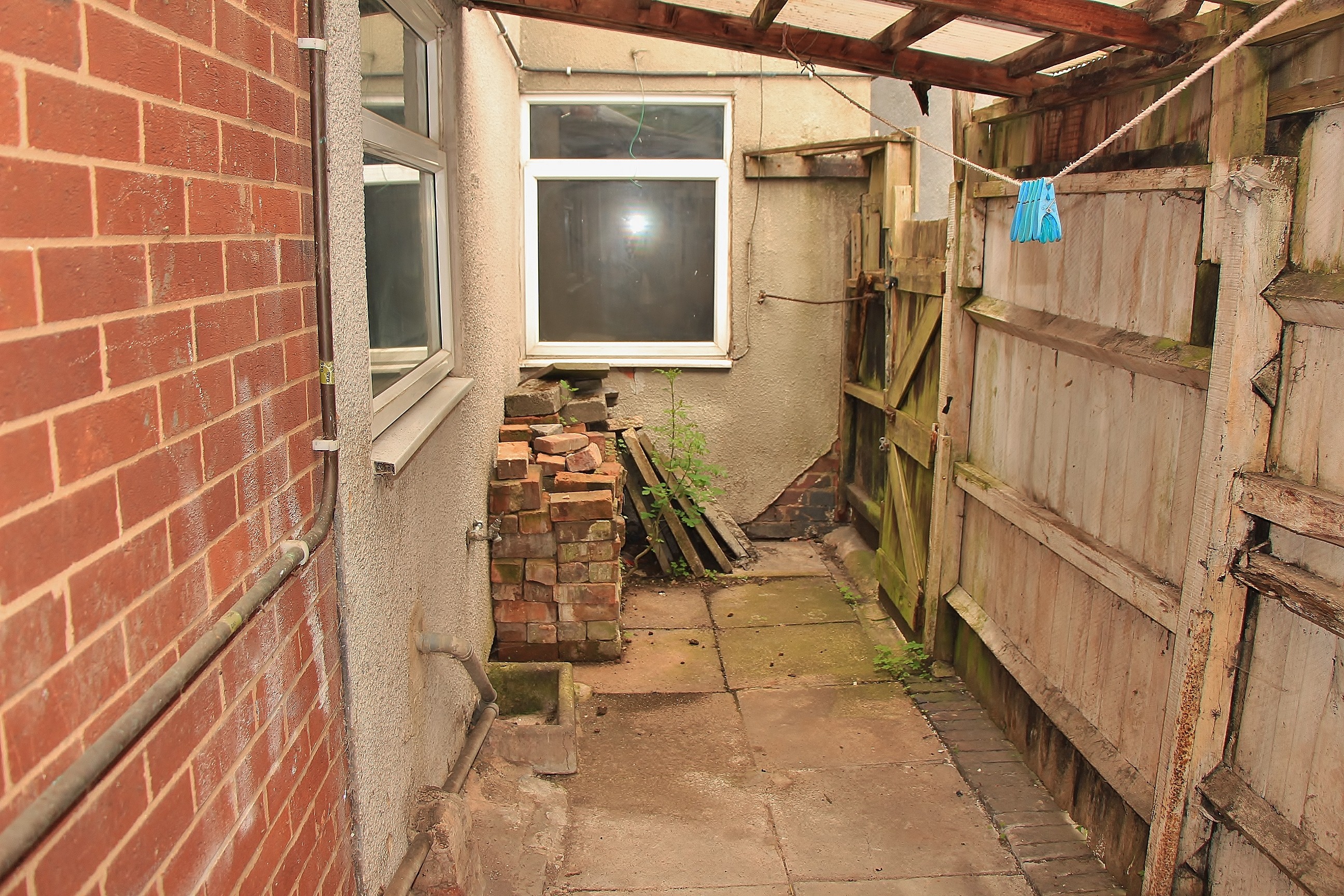 Freehold End of Terrace House