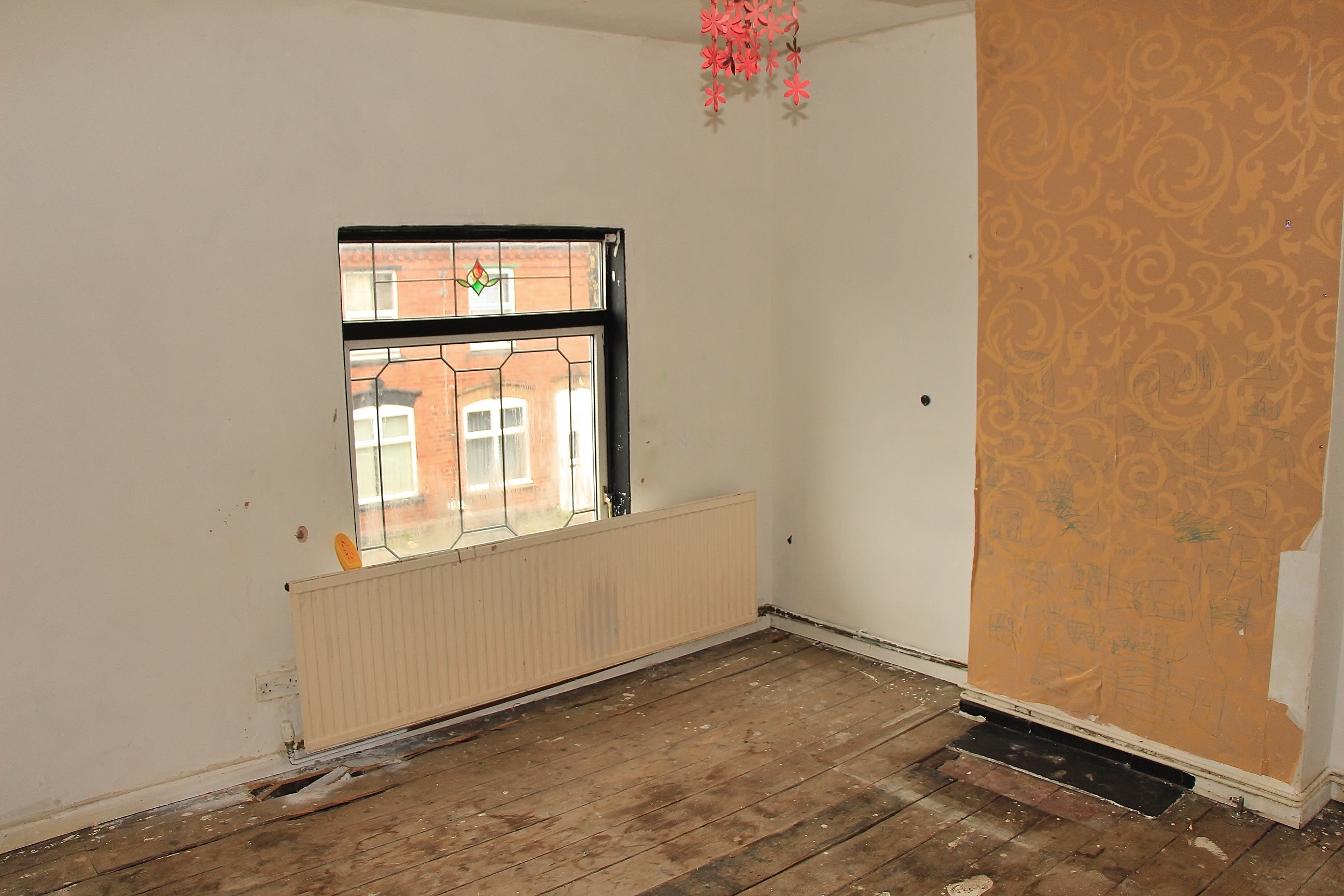 Freehold End of Terrace House