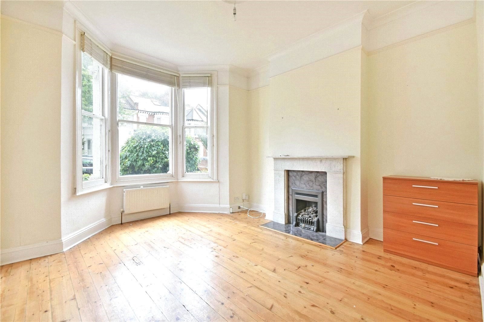 VACANT - Leasehold Self Contained Garden Maisonette with Planning