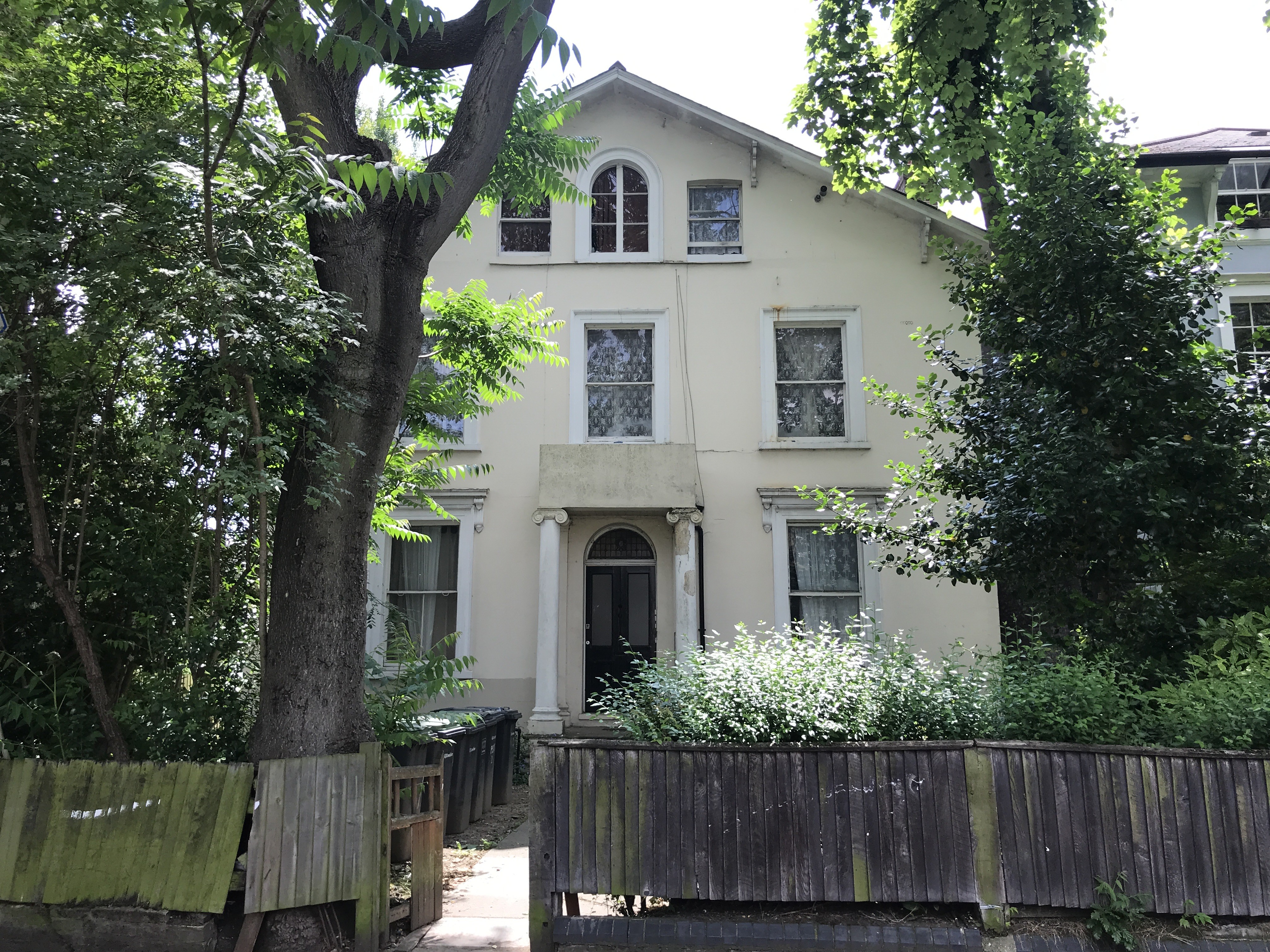 VACANT - Leasehold Self Contained Lower Ground Floor Flat