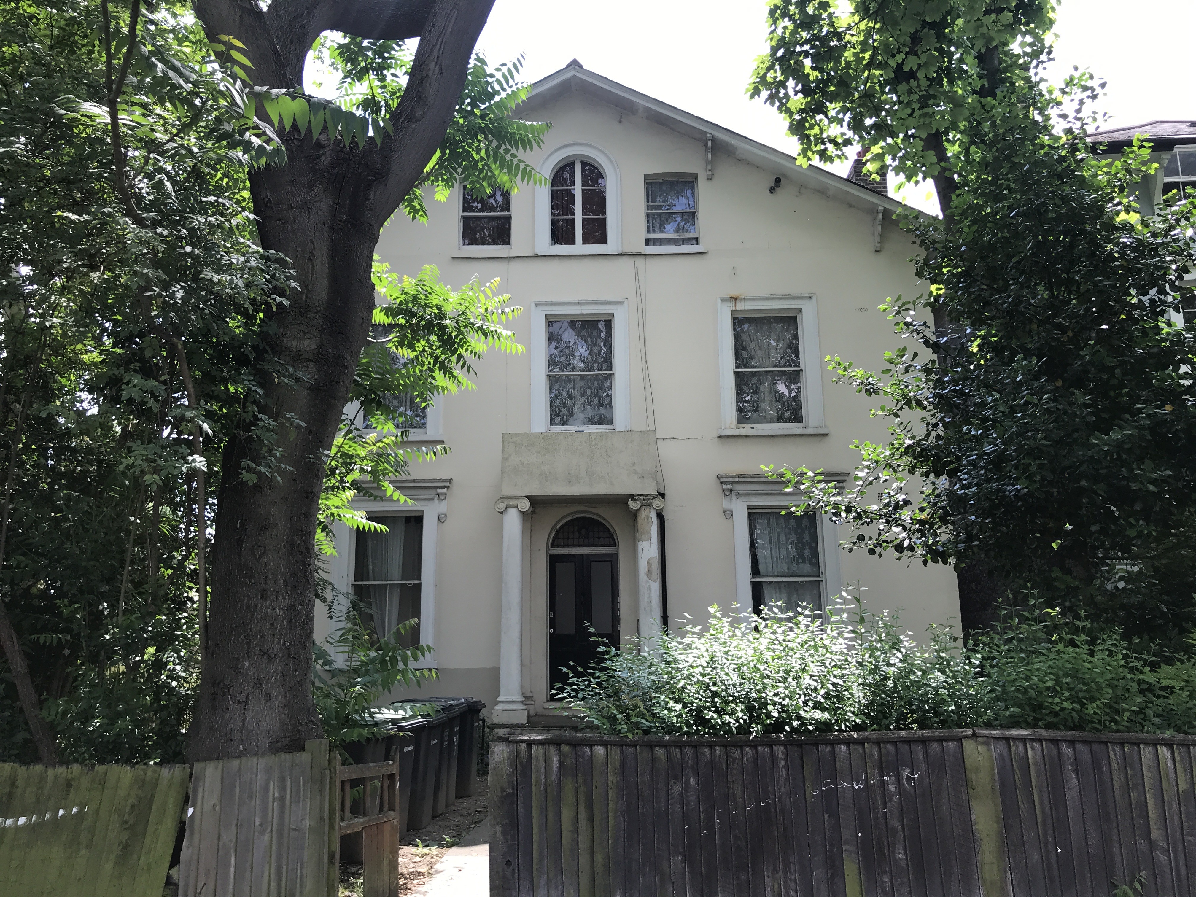 VACANT - Leasehold Self Contained Lower Ground Floor Flat