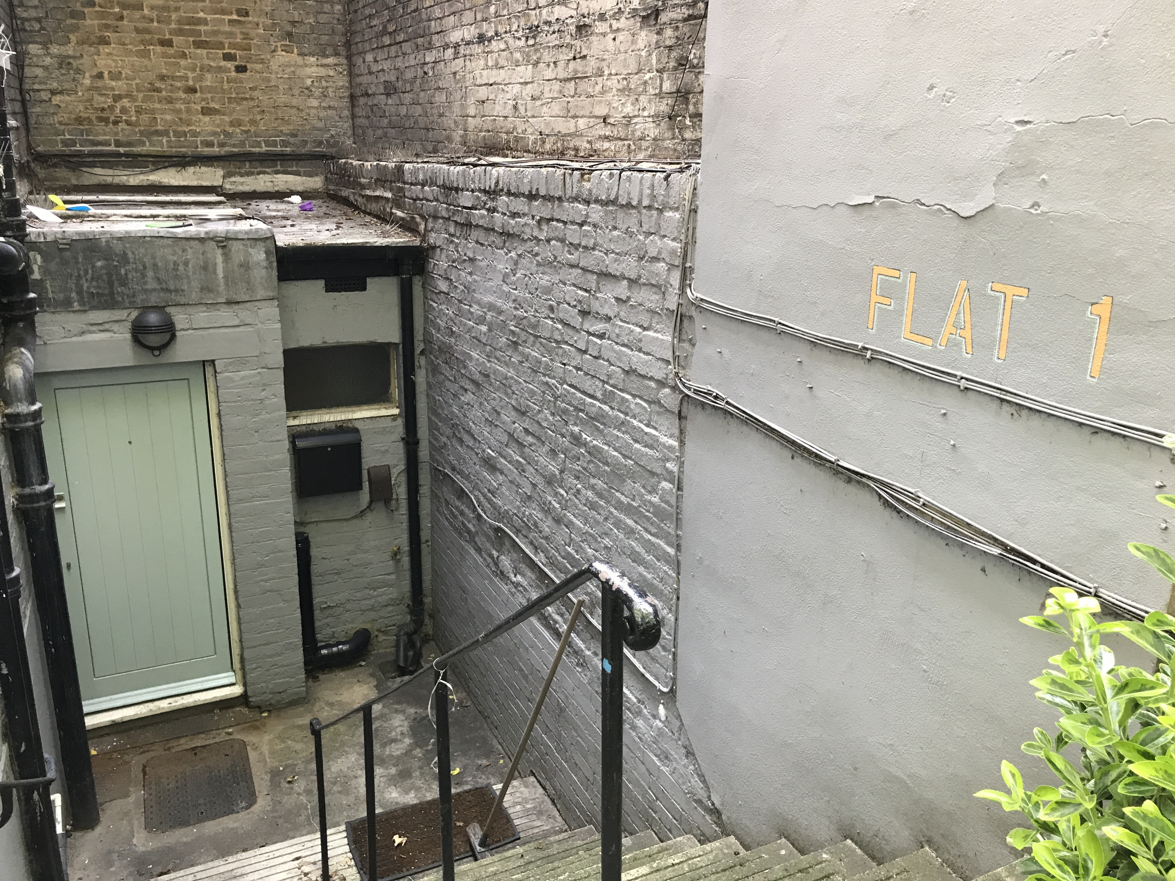 VACANT - Leasehold Self Contained Lower Ground Floor Flat