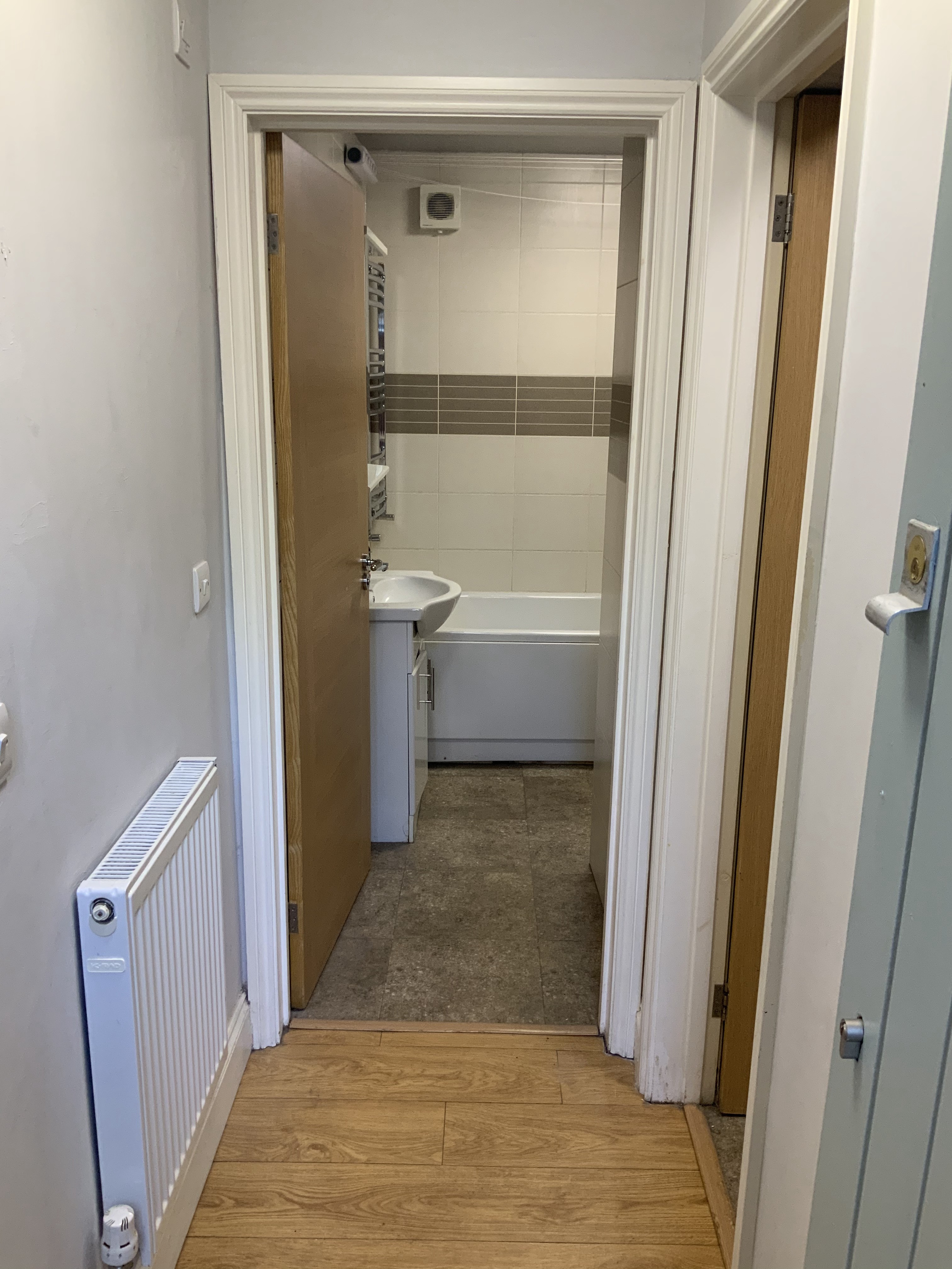 VACANT - Leasehold Self Contained Lower Ground Floor Flat