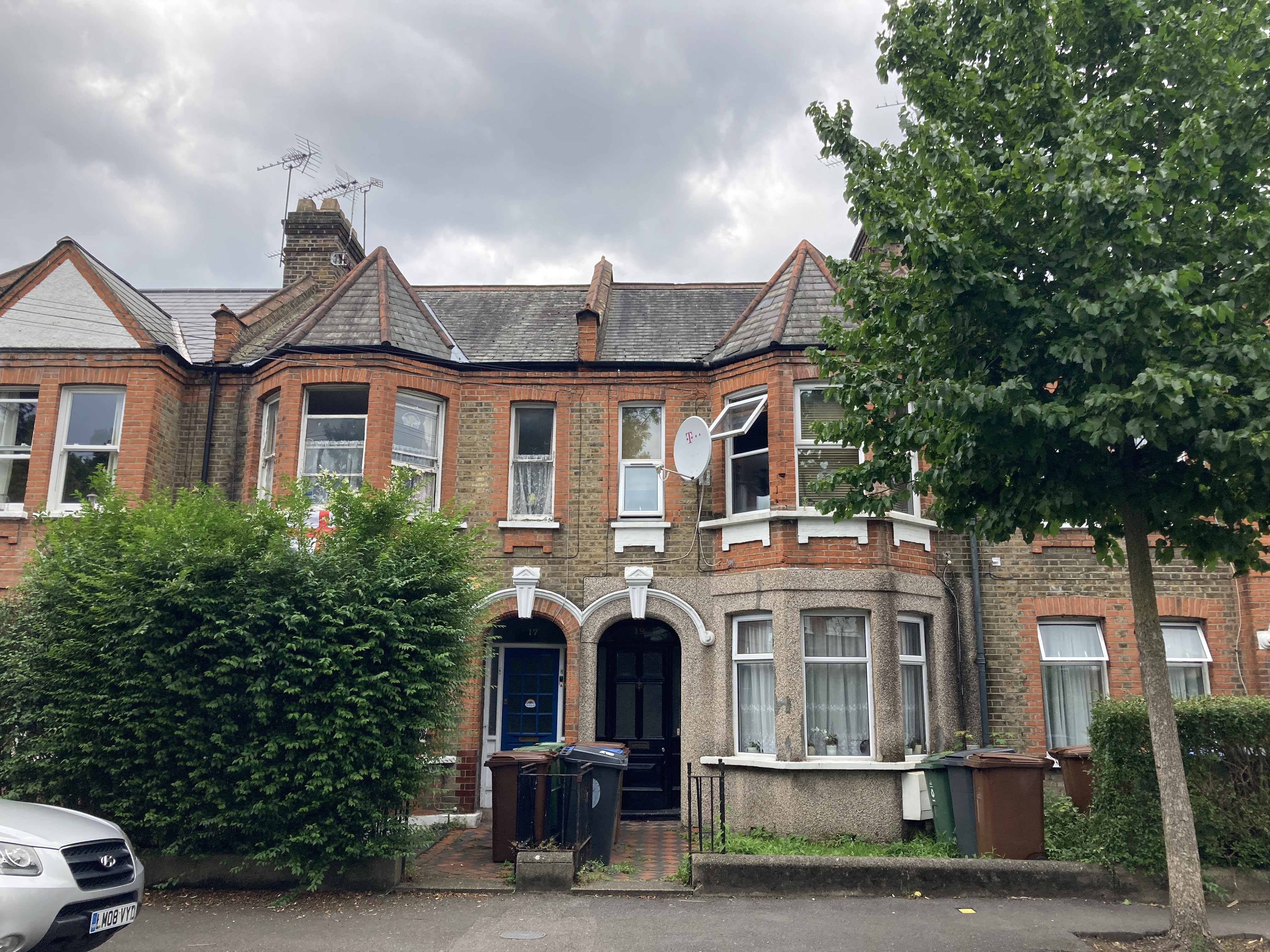 INVESTMENT - Leasehold Self Contained First Floor Flat