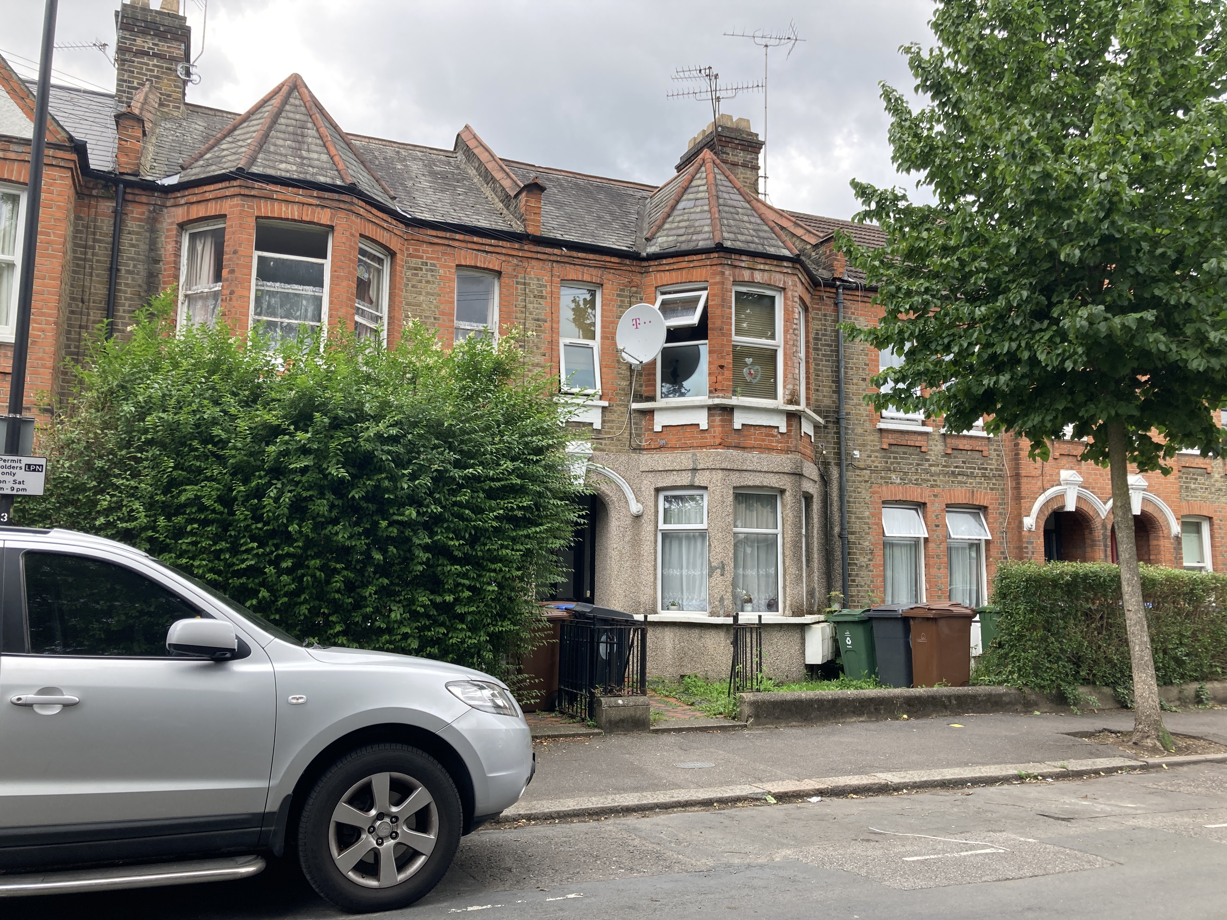 INVESTMENT - Leasehold Self Contained First Floor Flat