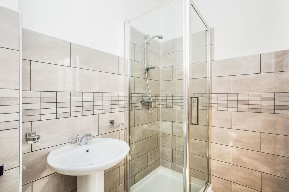 INVESTMENT - Unbroken Head Leasehold Upper Parts 