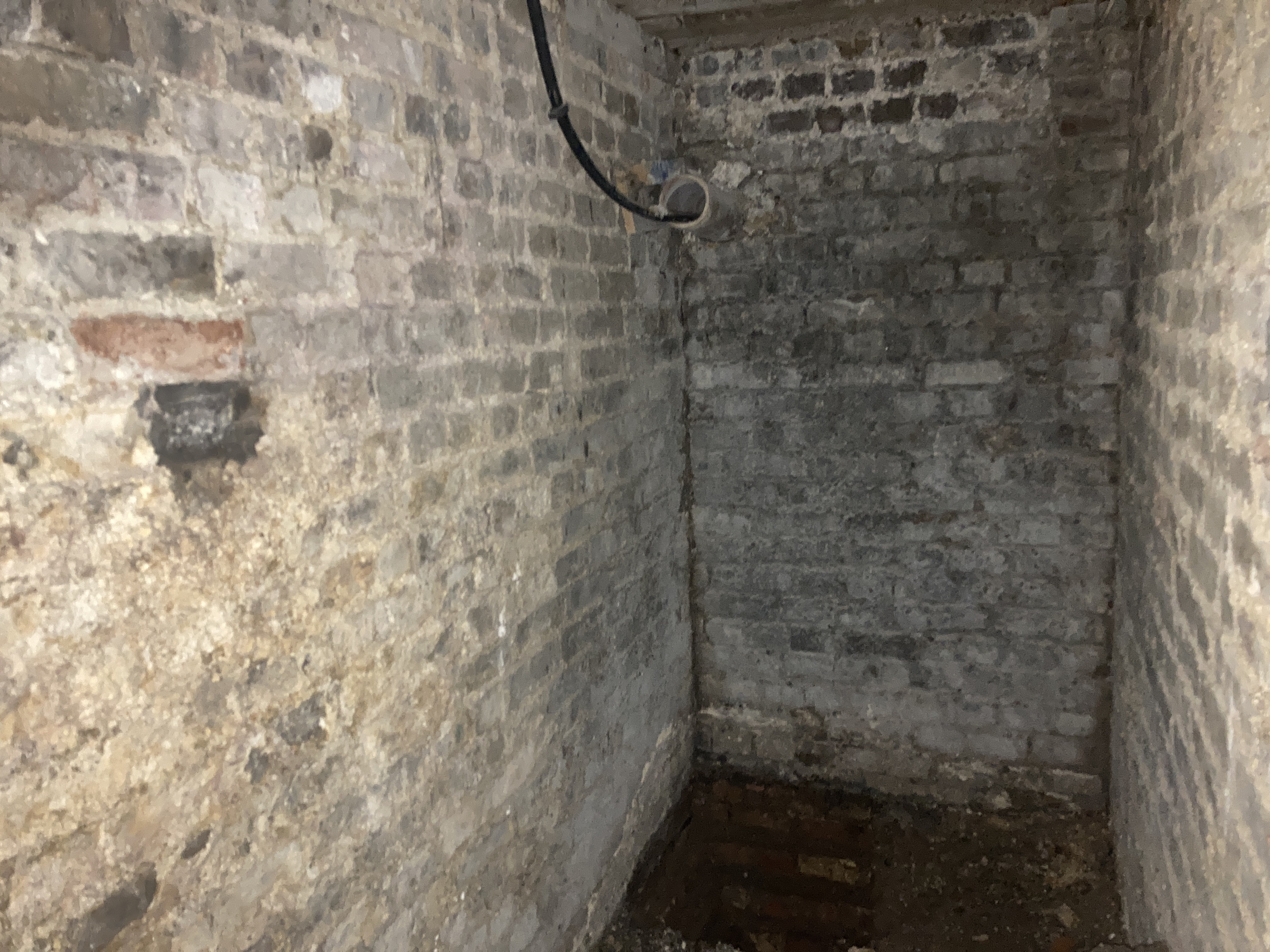 VACANT - Long Leasehold Self Contained Garden Maisonette with Planning
