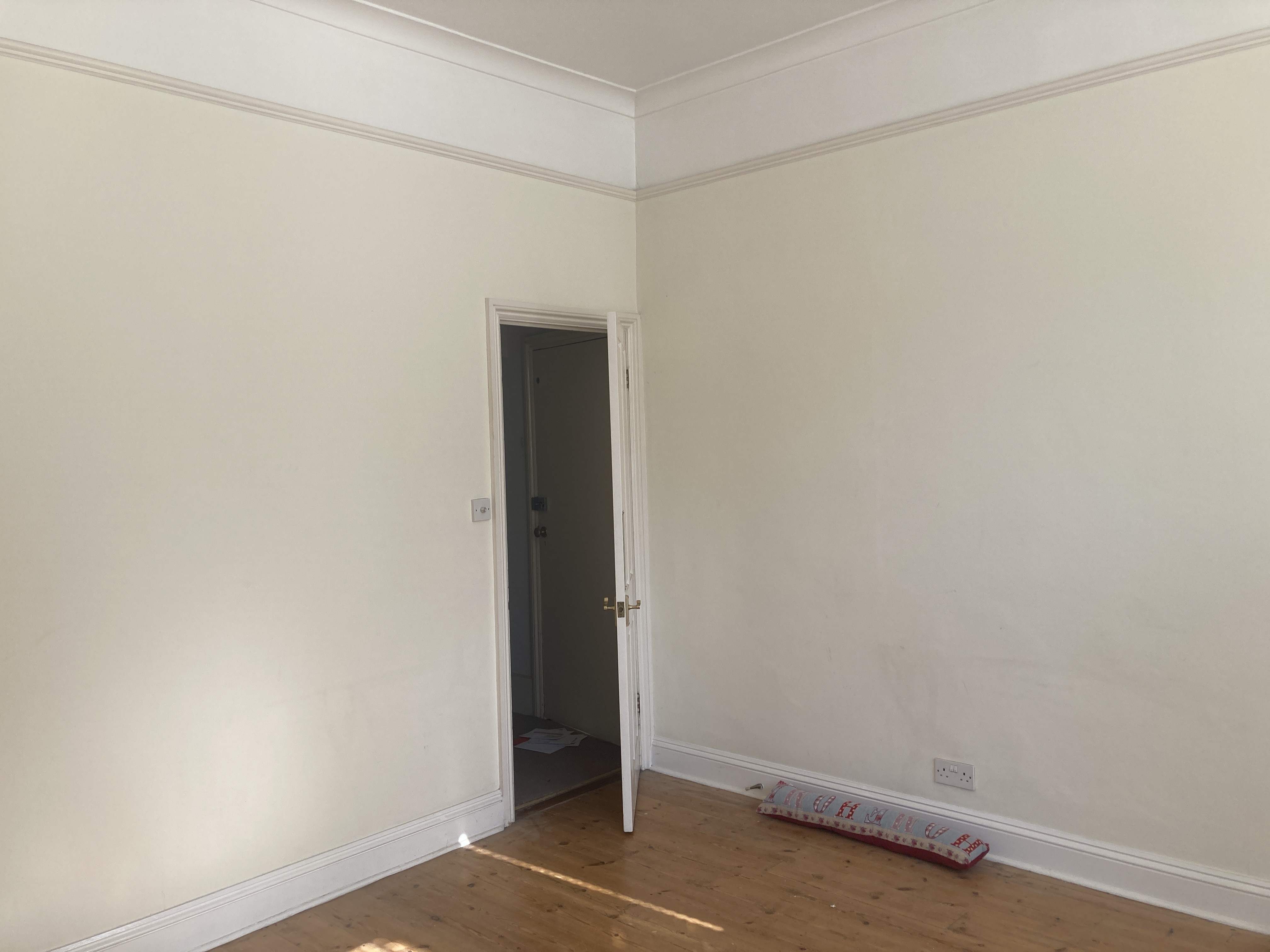 VACANT - Long Leasehold Self Contained Garden Maisonette with Planning
