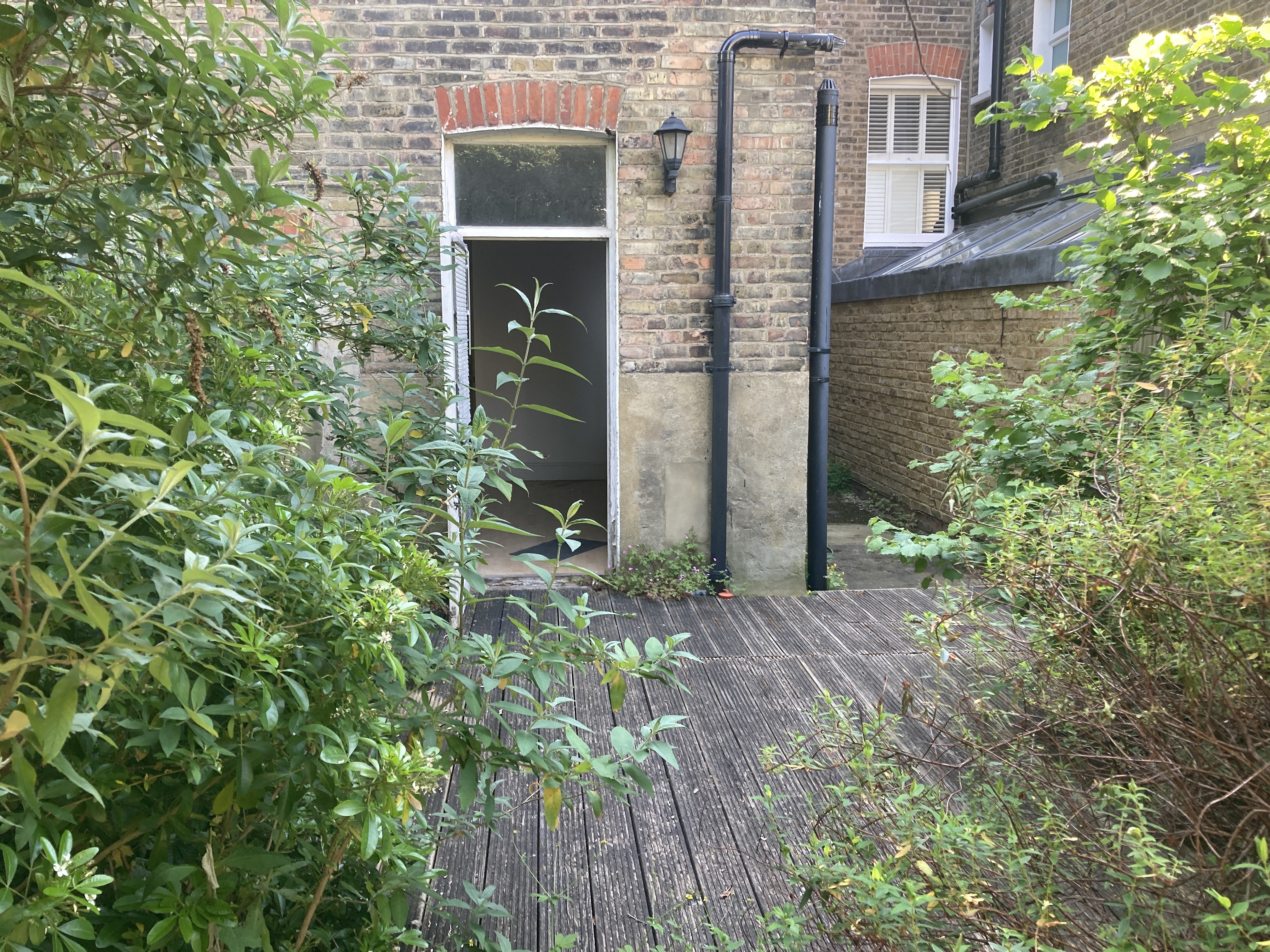 VACANT - Long Leasehold Self Contained Garden Maisonette with Planning