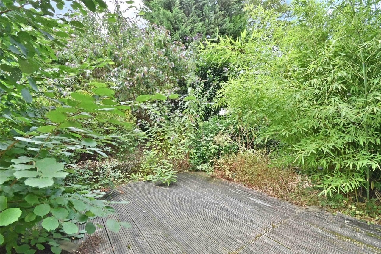 VACANT - Long Leasehold Self Contained Garden Maisonette with Planning