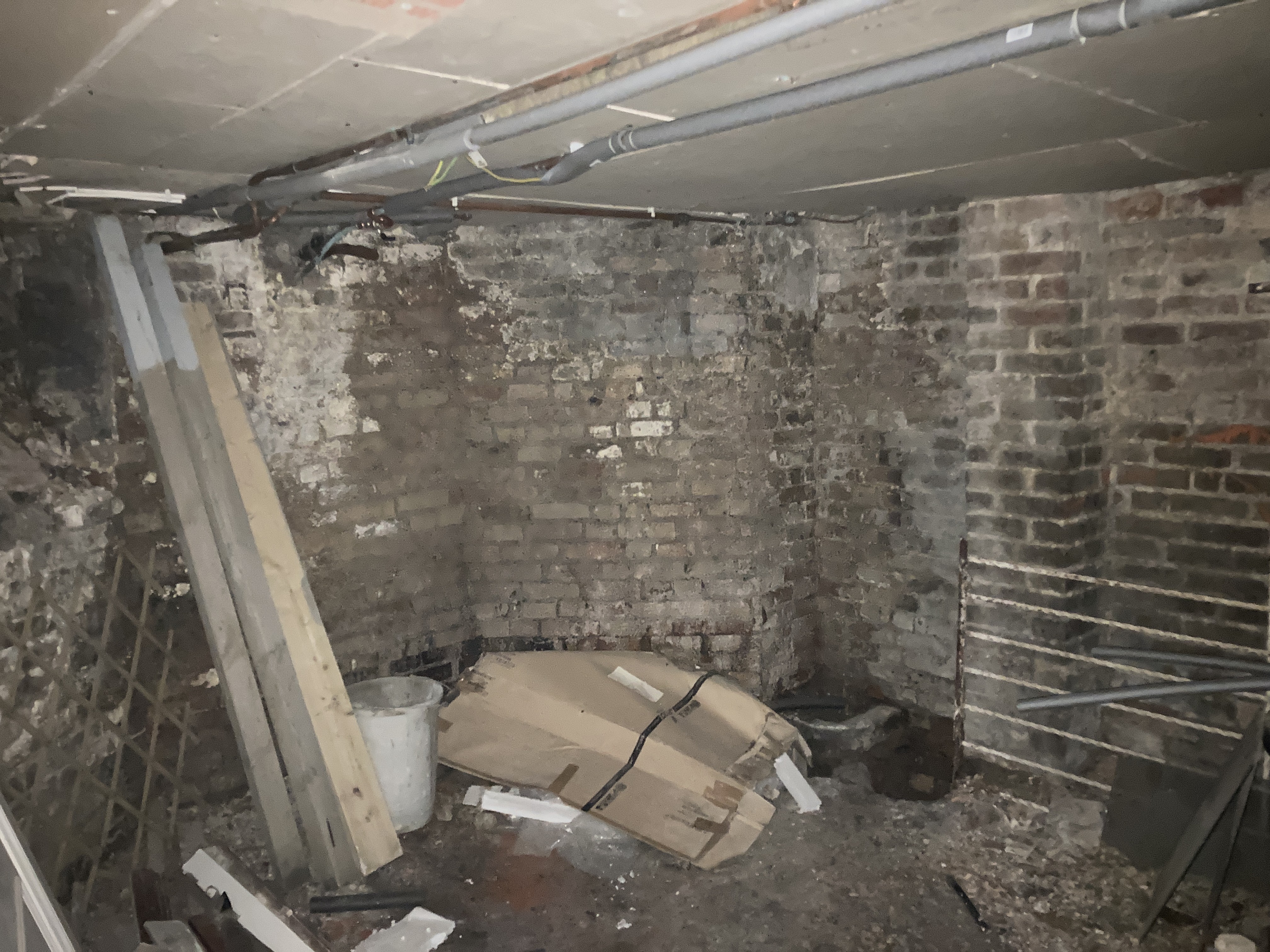 VACANT - Long Leasehold Self Contained Garden Maisonette with Planning