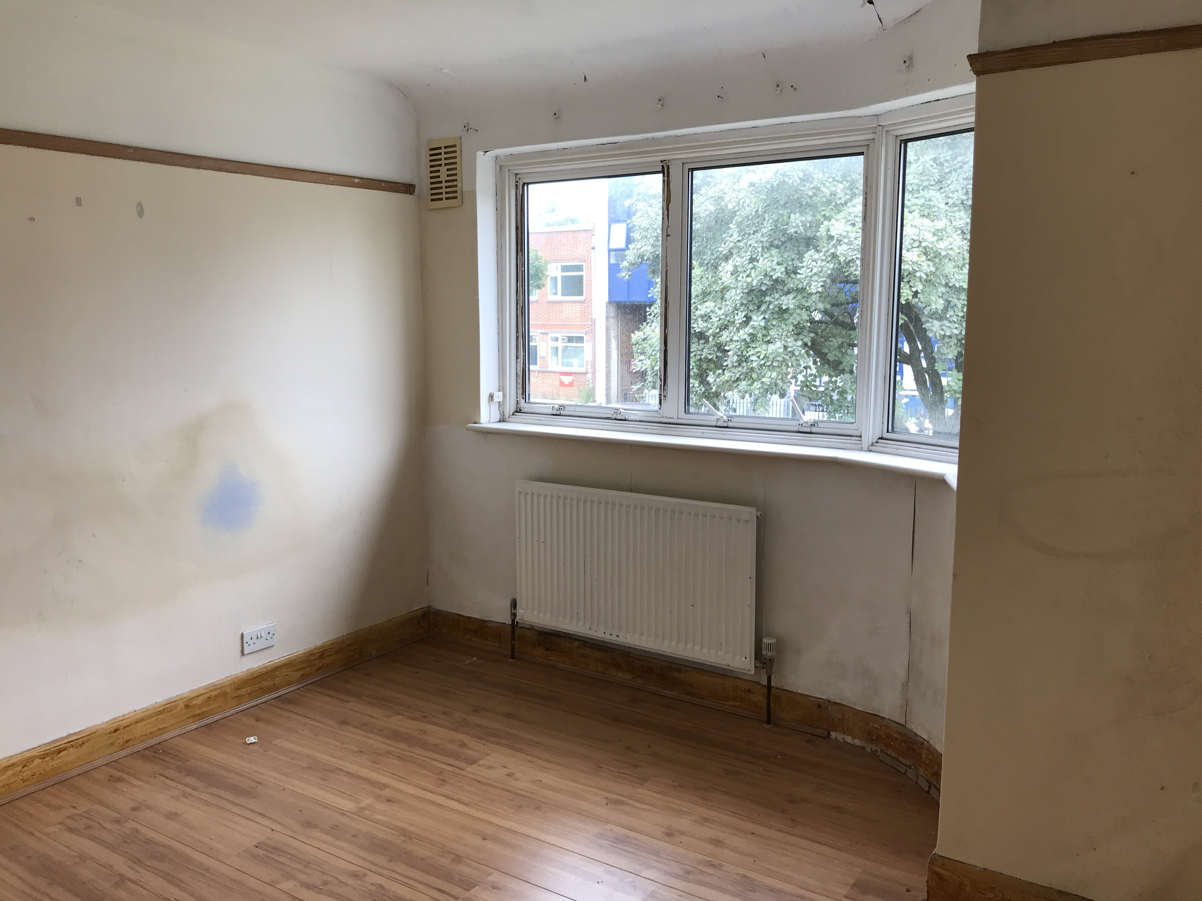 VACANT - Leasehold Self Contained First Floor Maisonette