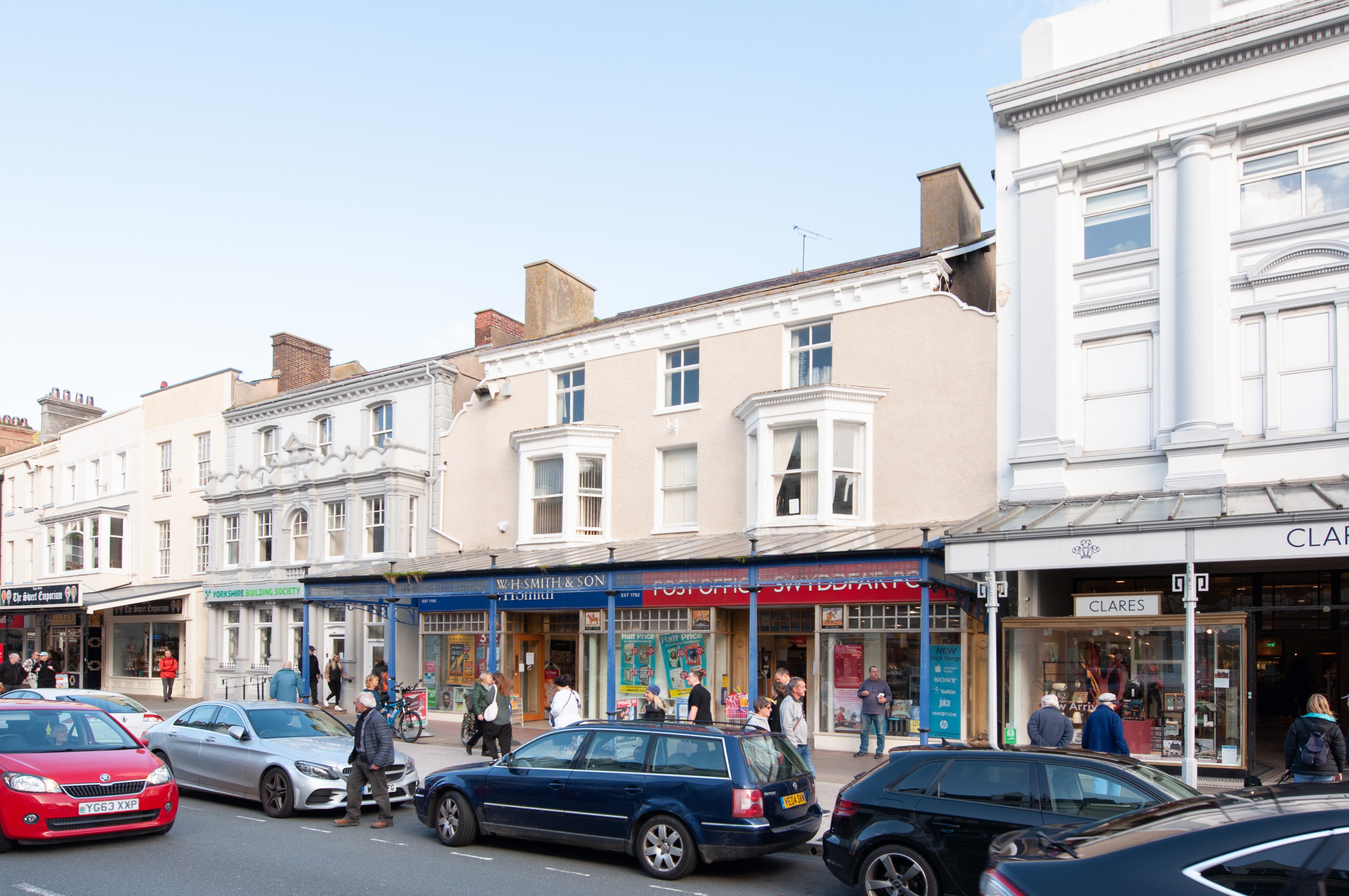 Attractive Virtual Freehold Grade II Listed Shop Investment