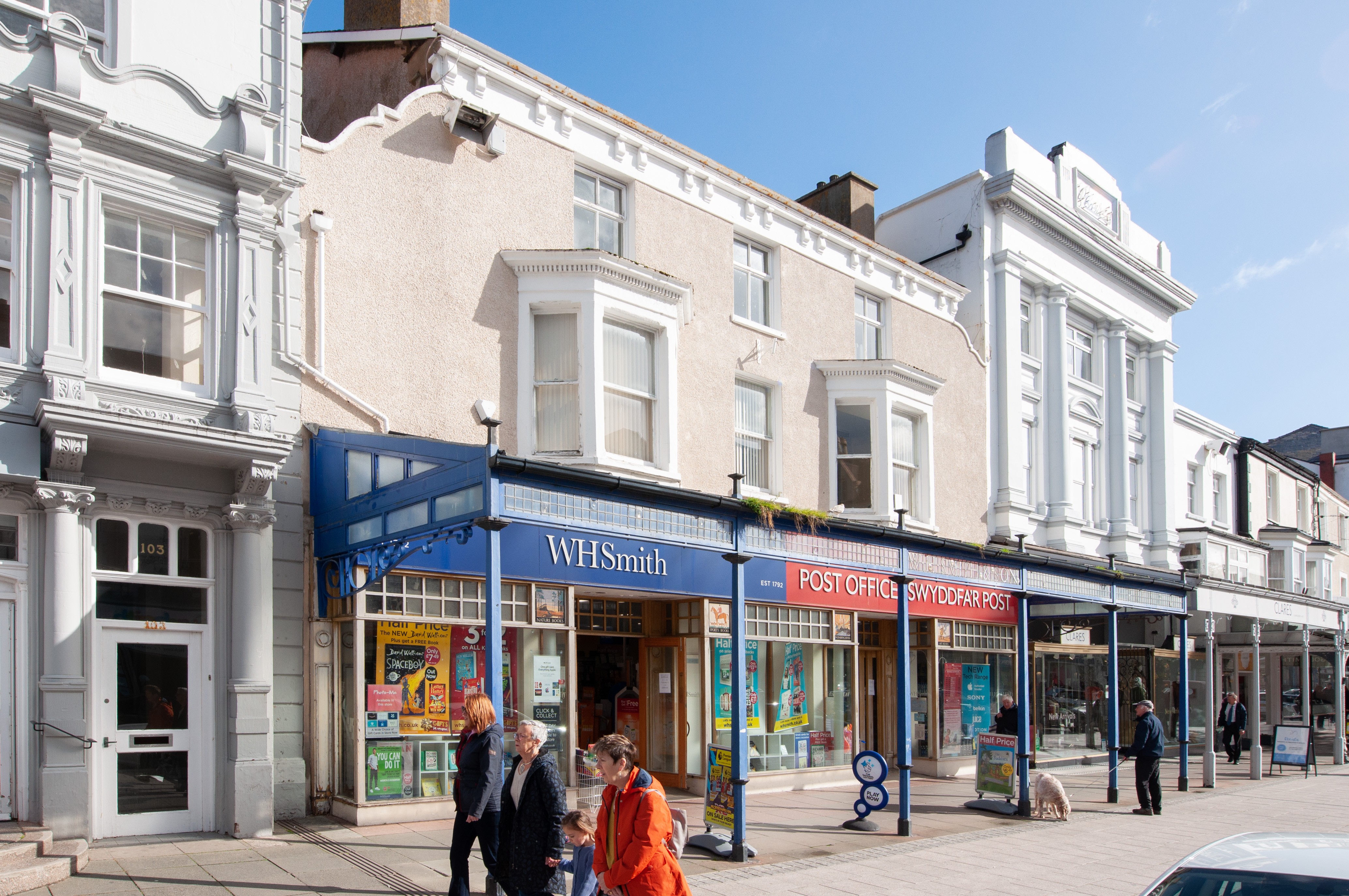 Attractive Virtual Freehold Grade II Listed Shop Investment