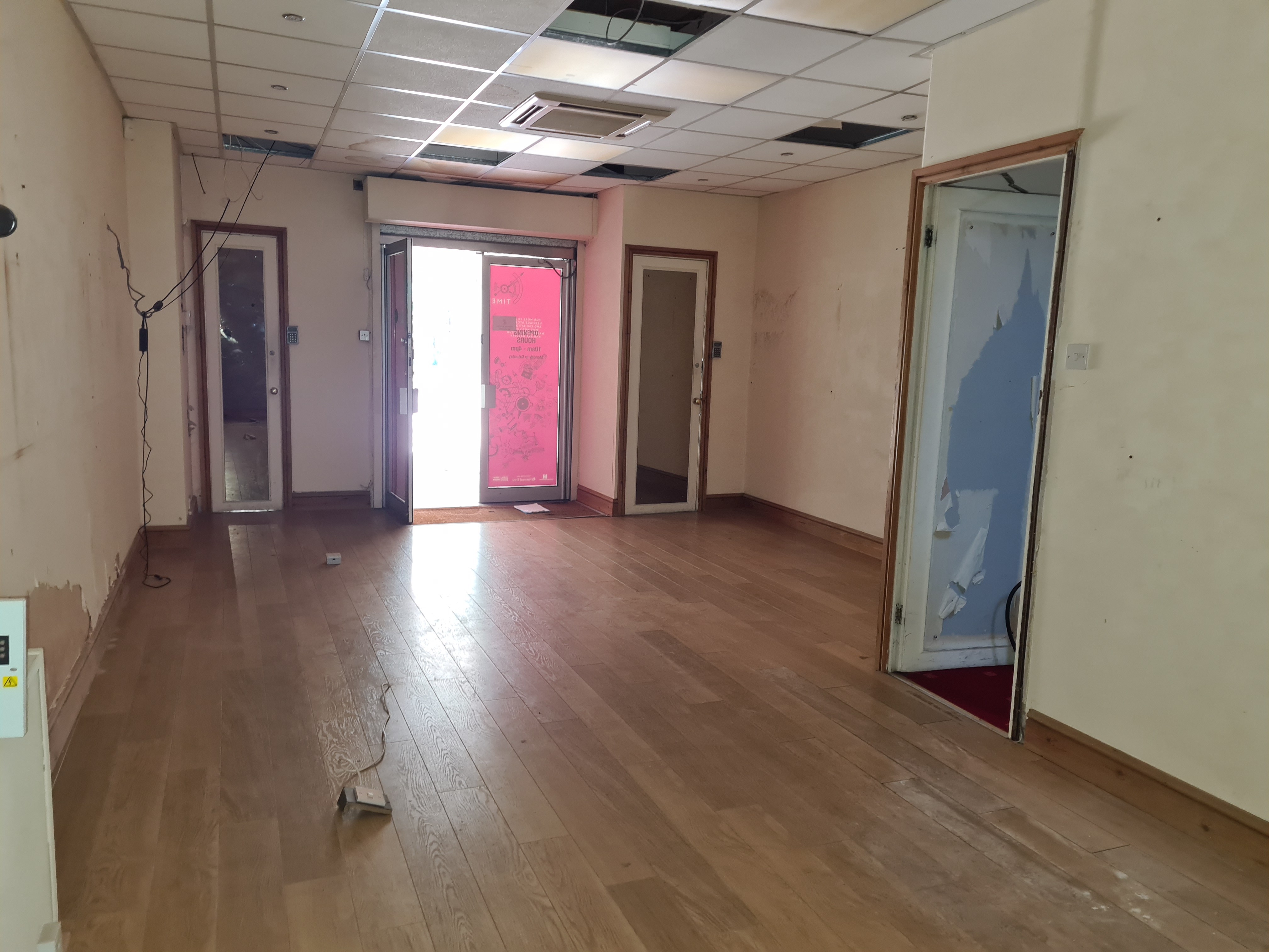 VACANT - Freehold Mid Terrace Grade II Listed Building with Possible Potential