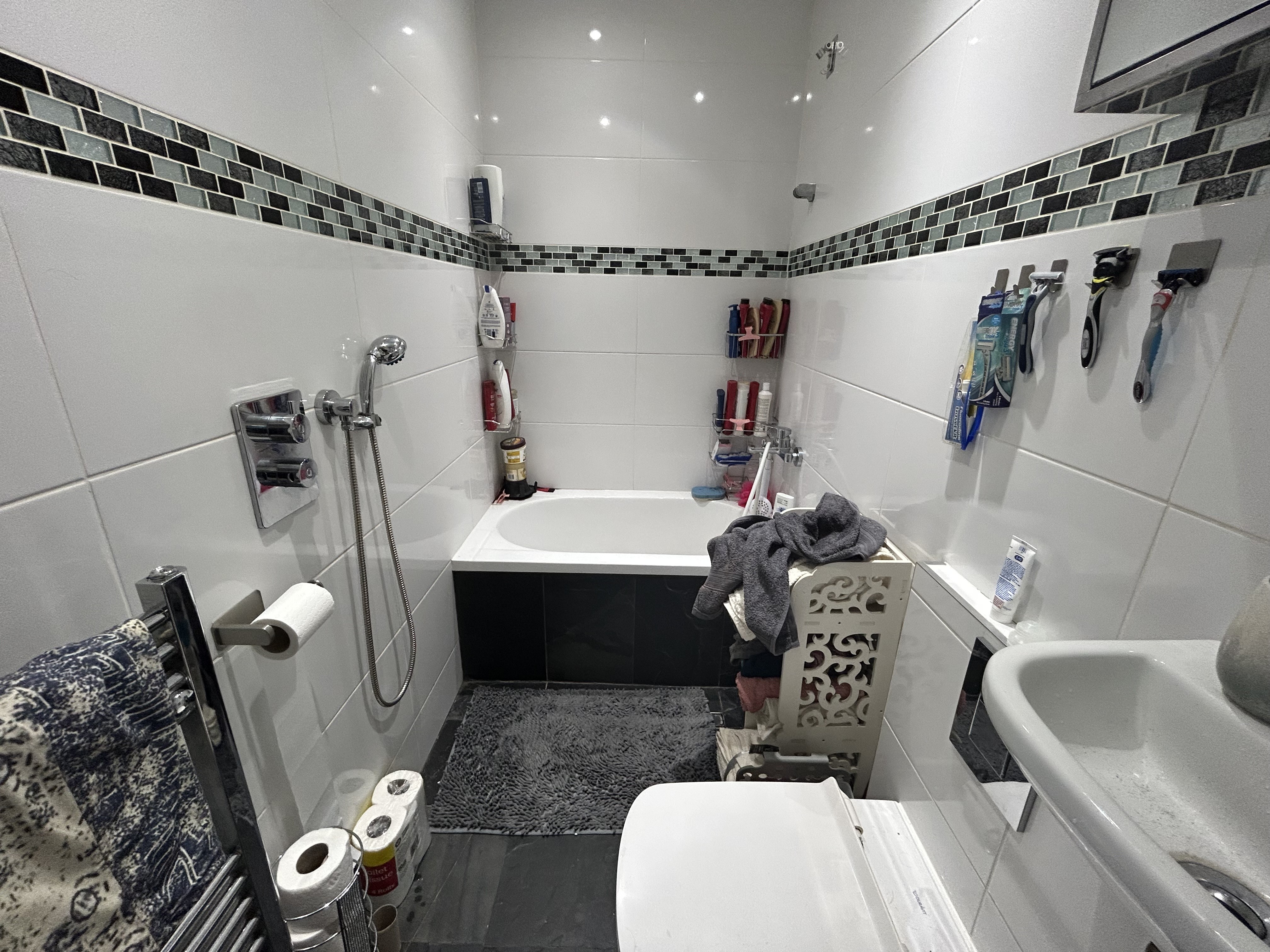 INVESTMENT - Leasehold Self Contained Second Floor Flat