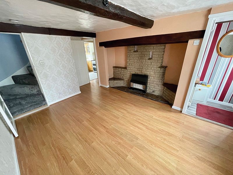 VACANT - Freehold Mid Terrace House