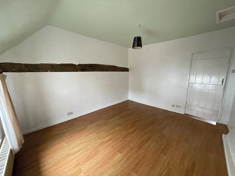 VACANT - Freehold Mid Terrace House