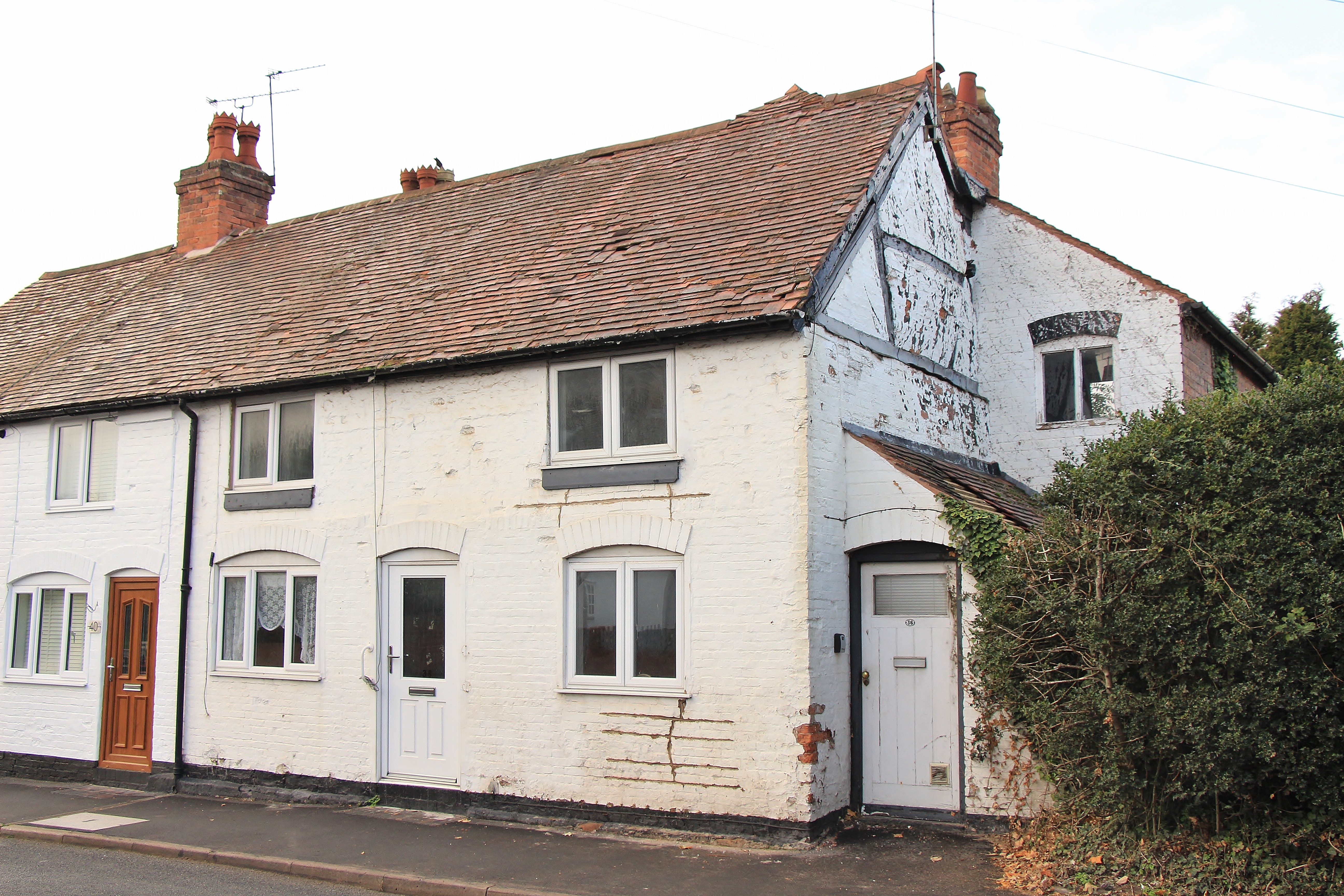 VACANT - Freehold Mid Terrace House