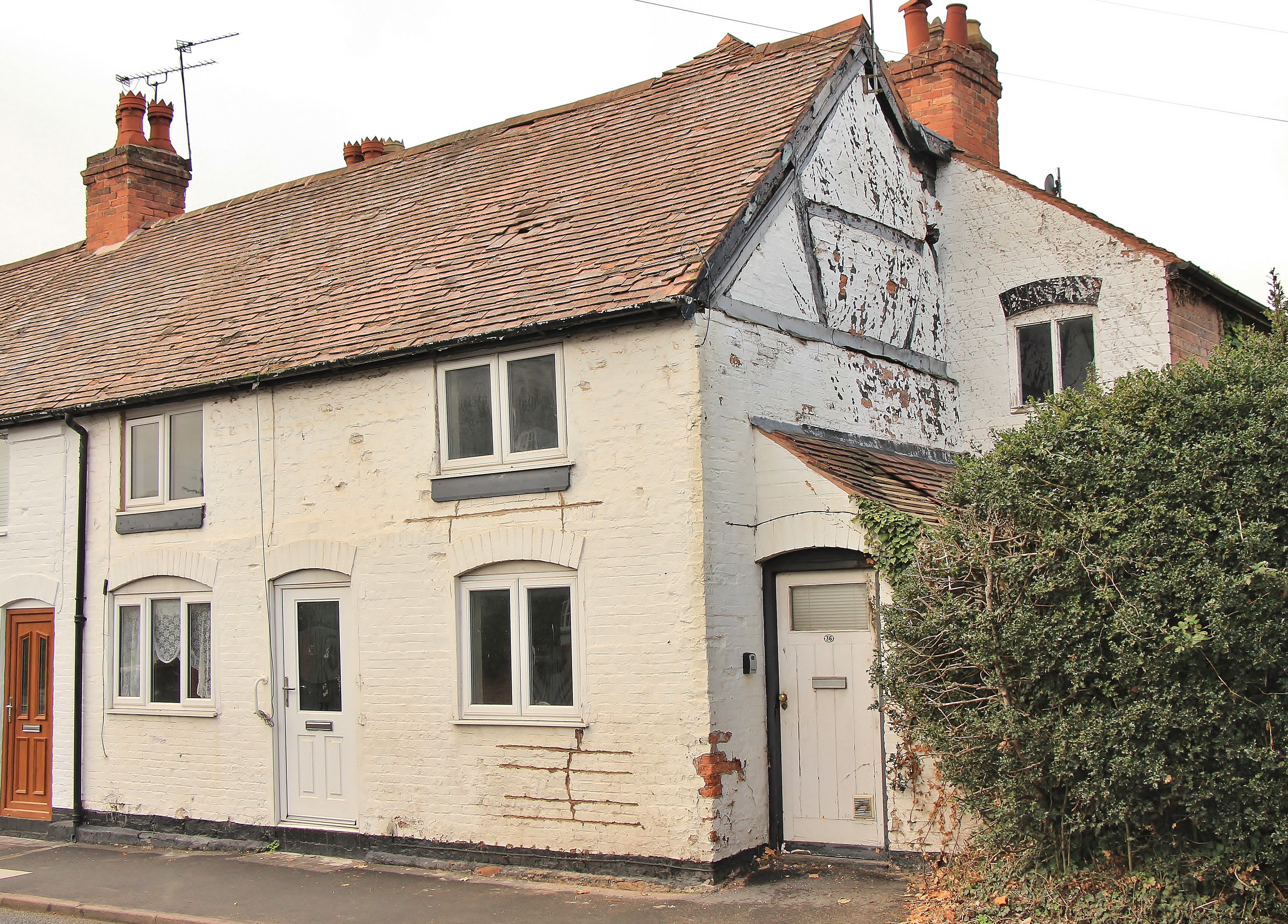 VACANT - Freehold Mid Terrace House