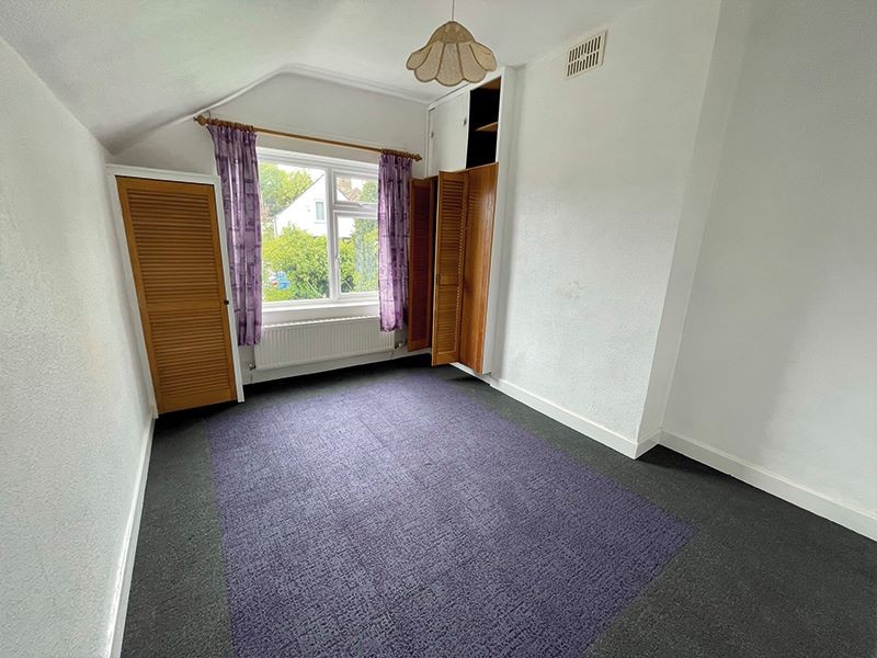 VACANT - Freehold Mid Terrace House