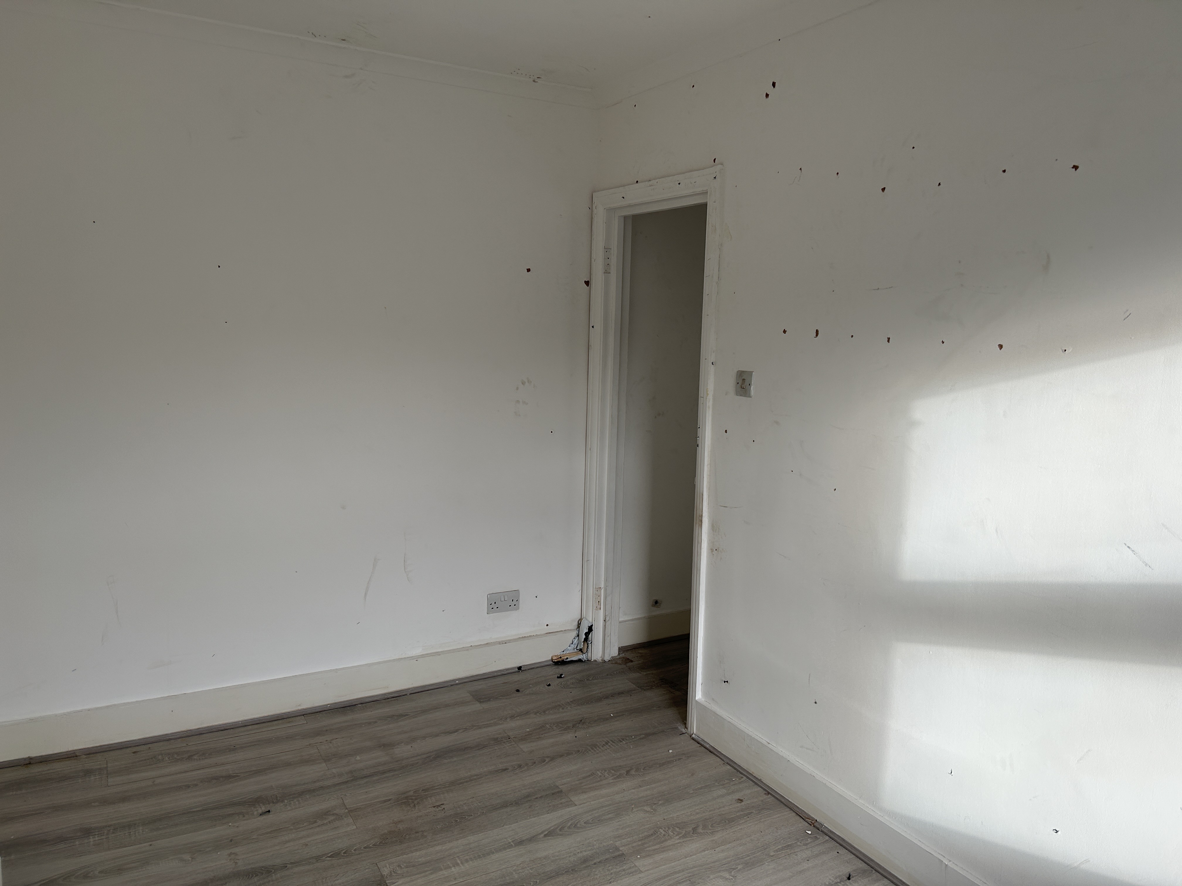 VACANT - Freehold Mid Terrace Building