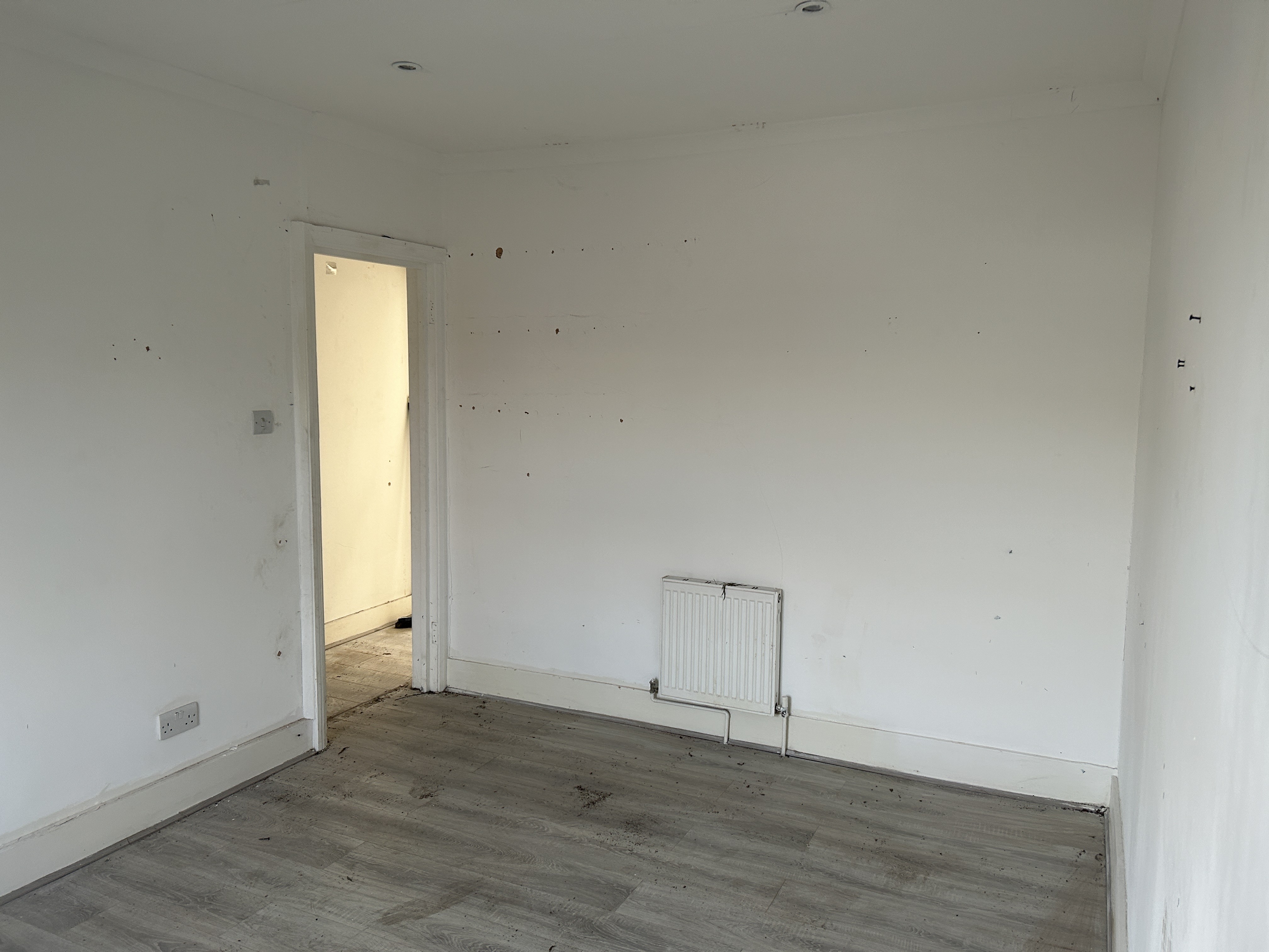 VACANT - Freehold Mid Terrace Building