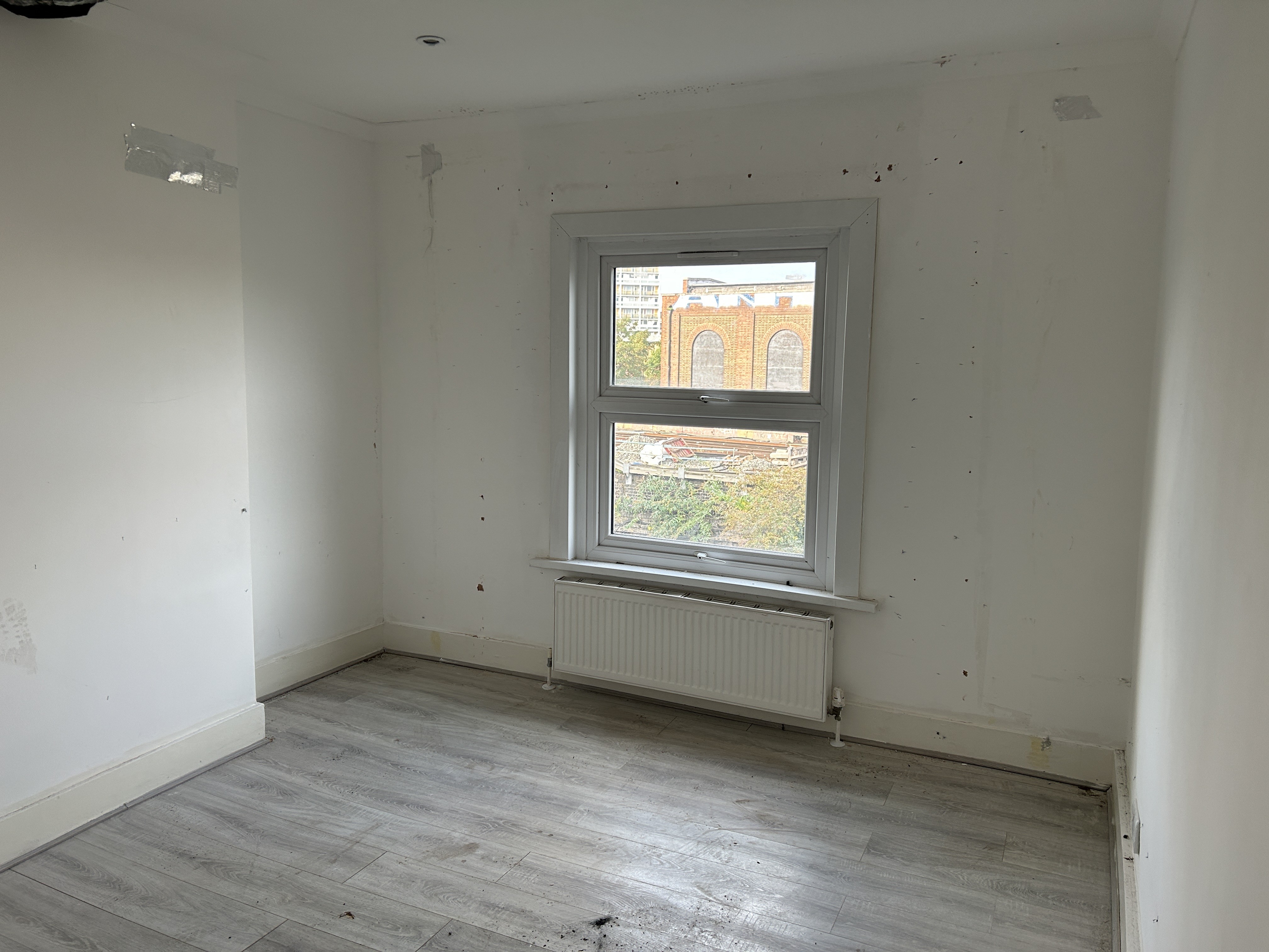 VACANT - Freehold Mid Terrace Building