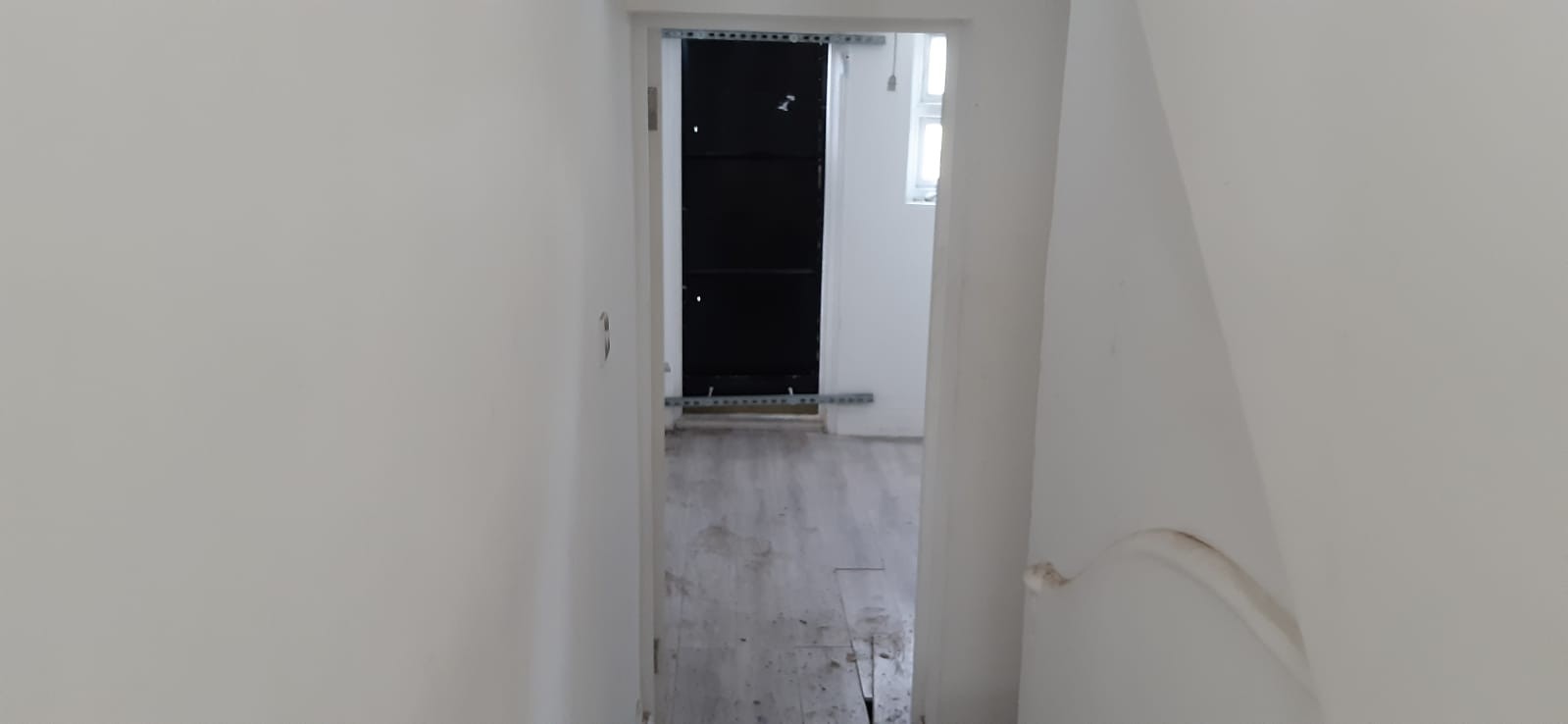 VACANT - Freehold Mid Terrace Building