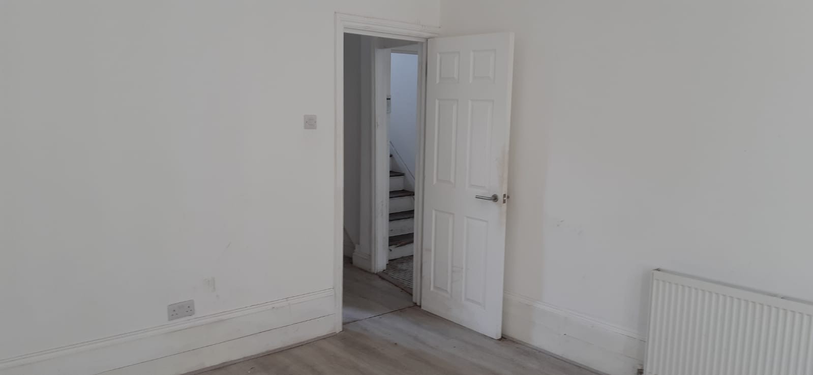 VACANT - Freehold Mid Terrace Building