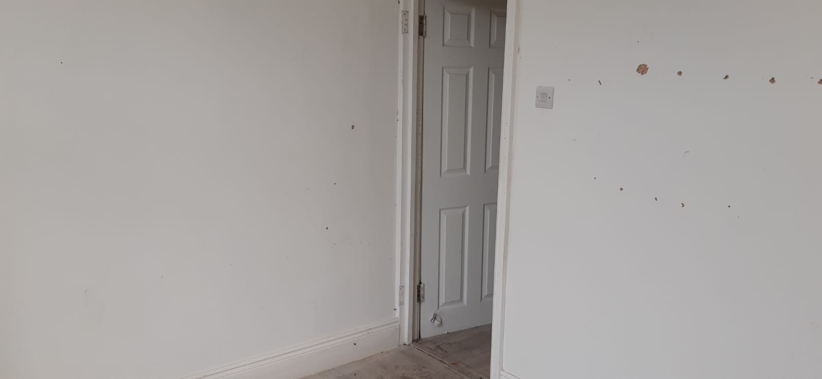 VACANT - Freehold Mid Terrace Building