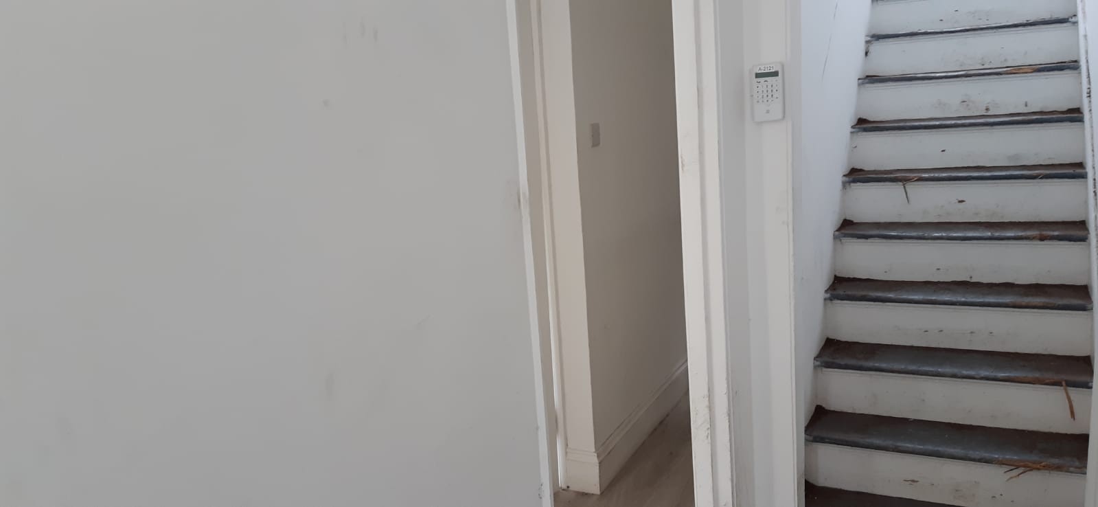 VACANT - Freehold Mid Terrace Building