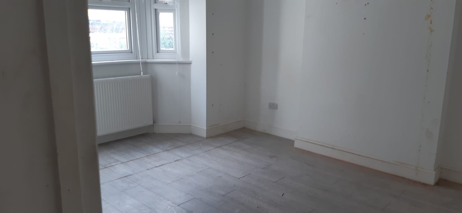 VACANT - Freehold Mid Terrace Building