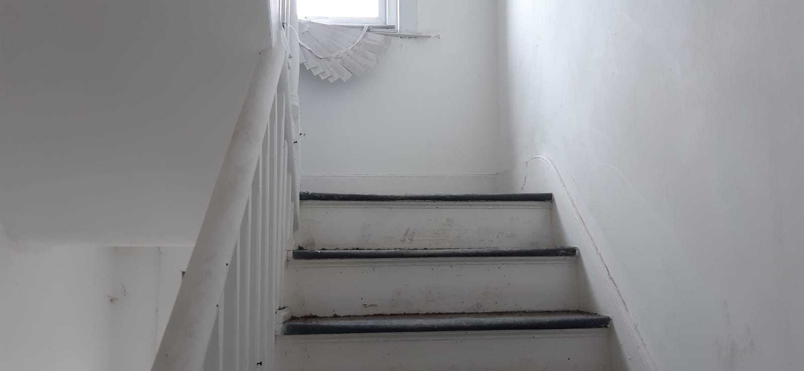 VACANT - Freehold Mid Terrace Building