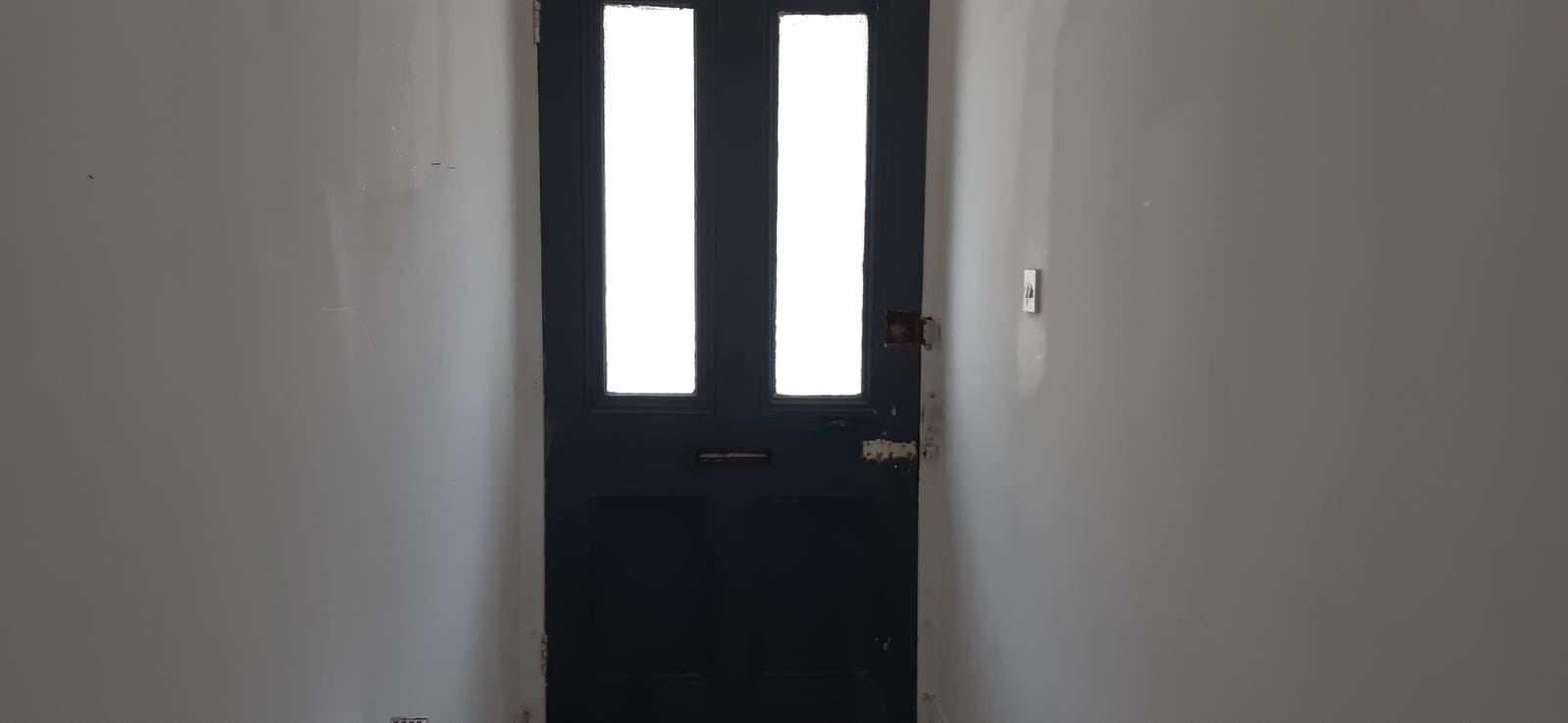 VACANT - Freehold Mid Terrace Building