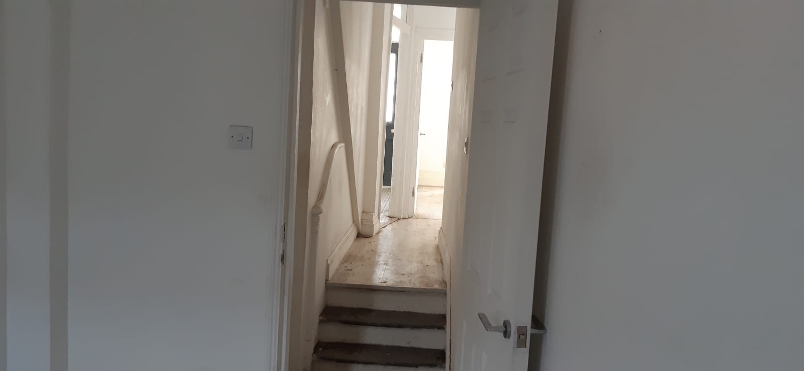 VACANT - Freehold Mid Terrace Building