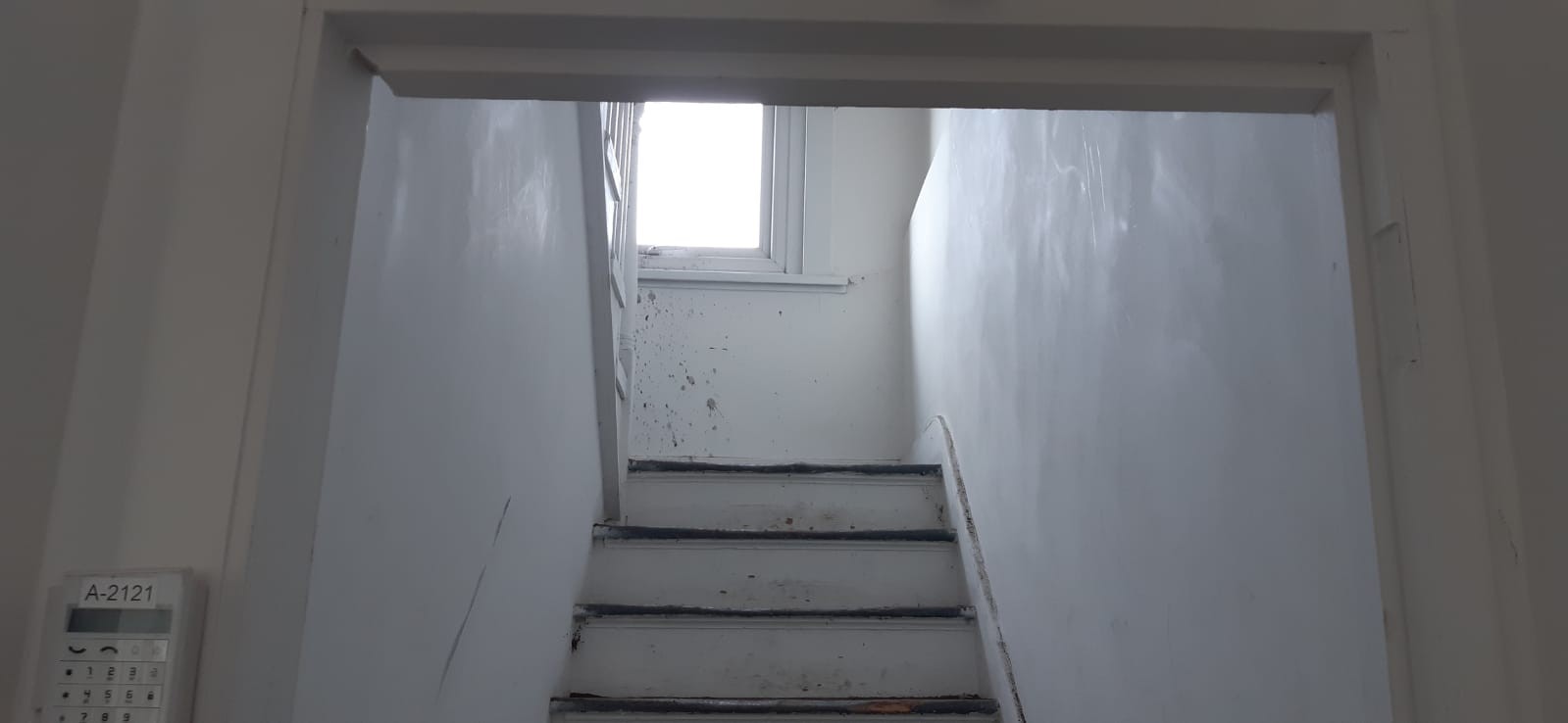 VACANT - Freehold Mid Terrace Building