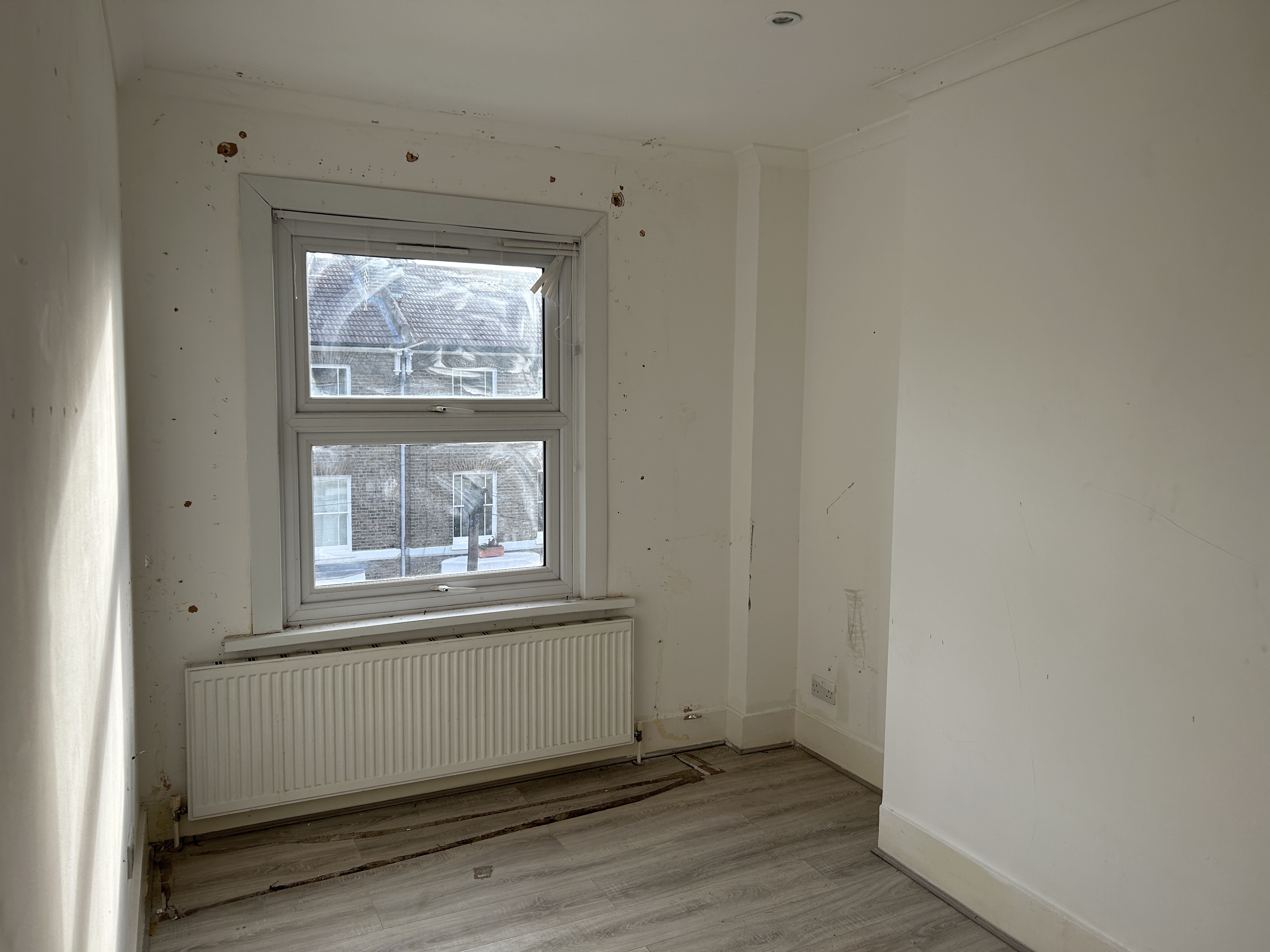 VACANT - Freehold Mid Terrace Building