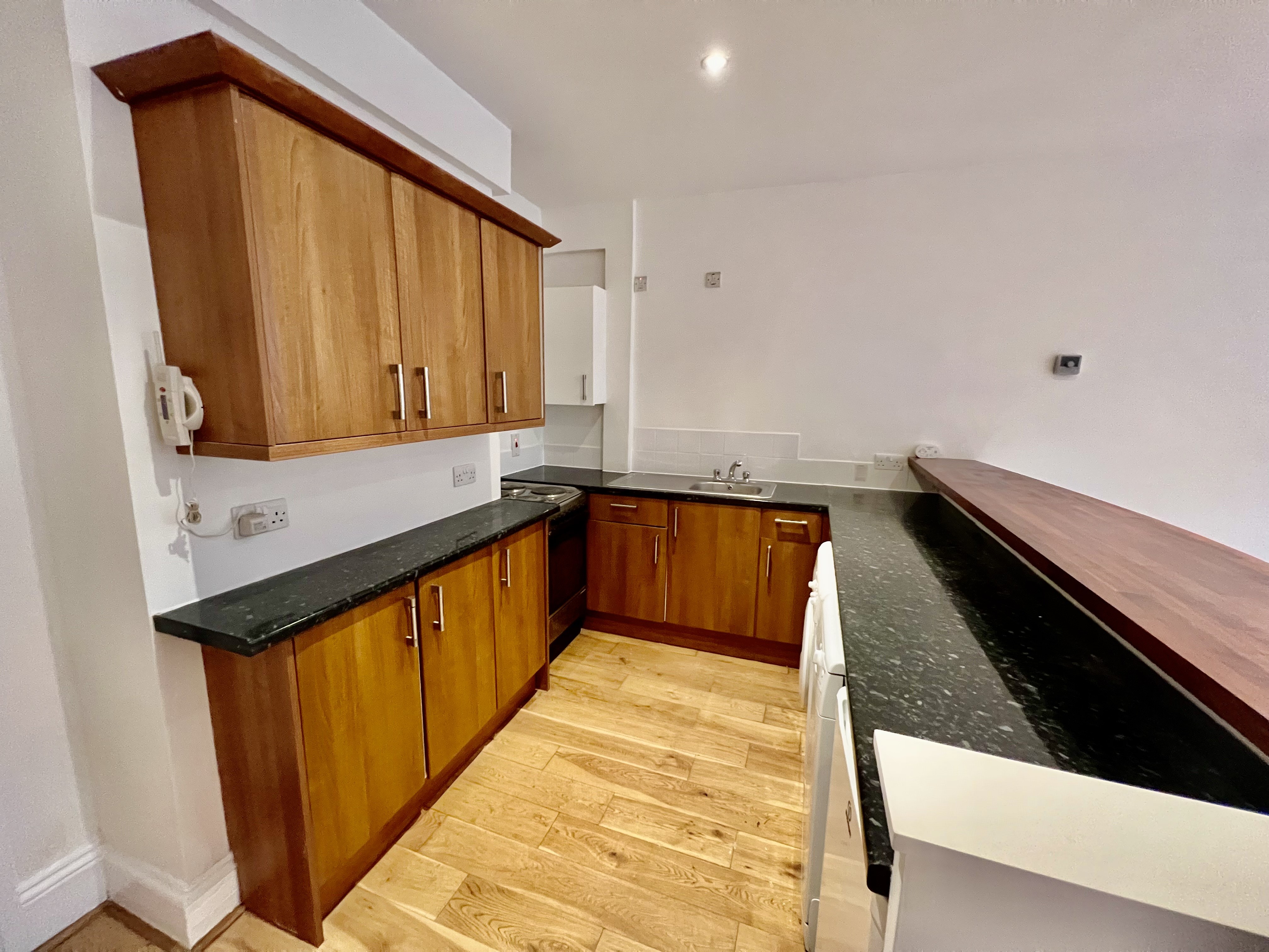 INVESTMENT - Substantial Freehold Building 