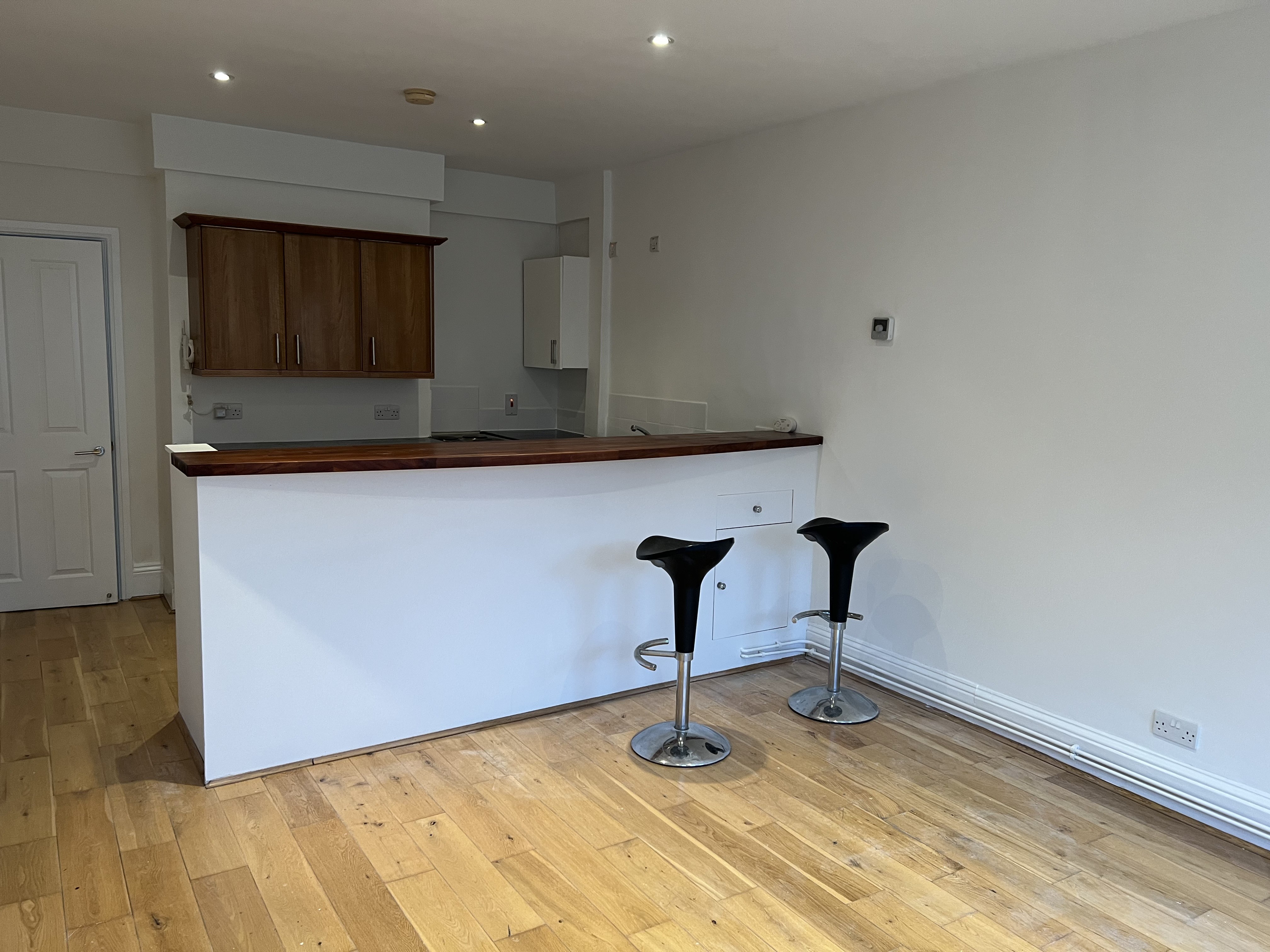 INVESTMENT - Substantial Freehold Building 