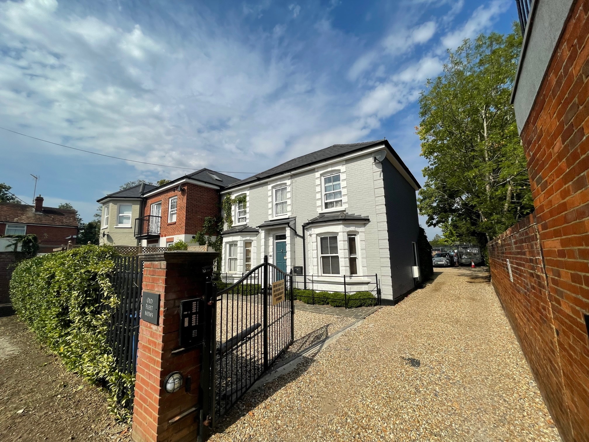 INVESTMENT - Substantial Freehold Building 