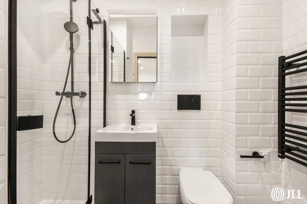 INVESTMENT - Leasehold Self Contained Second Floor Flat