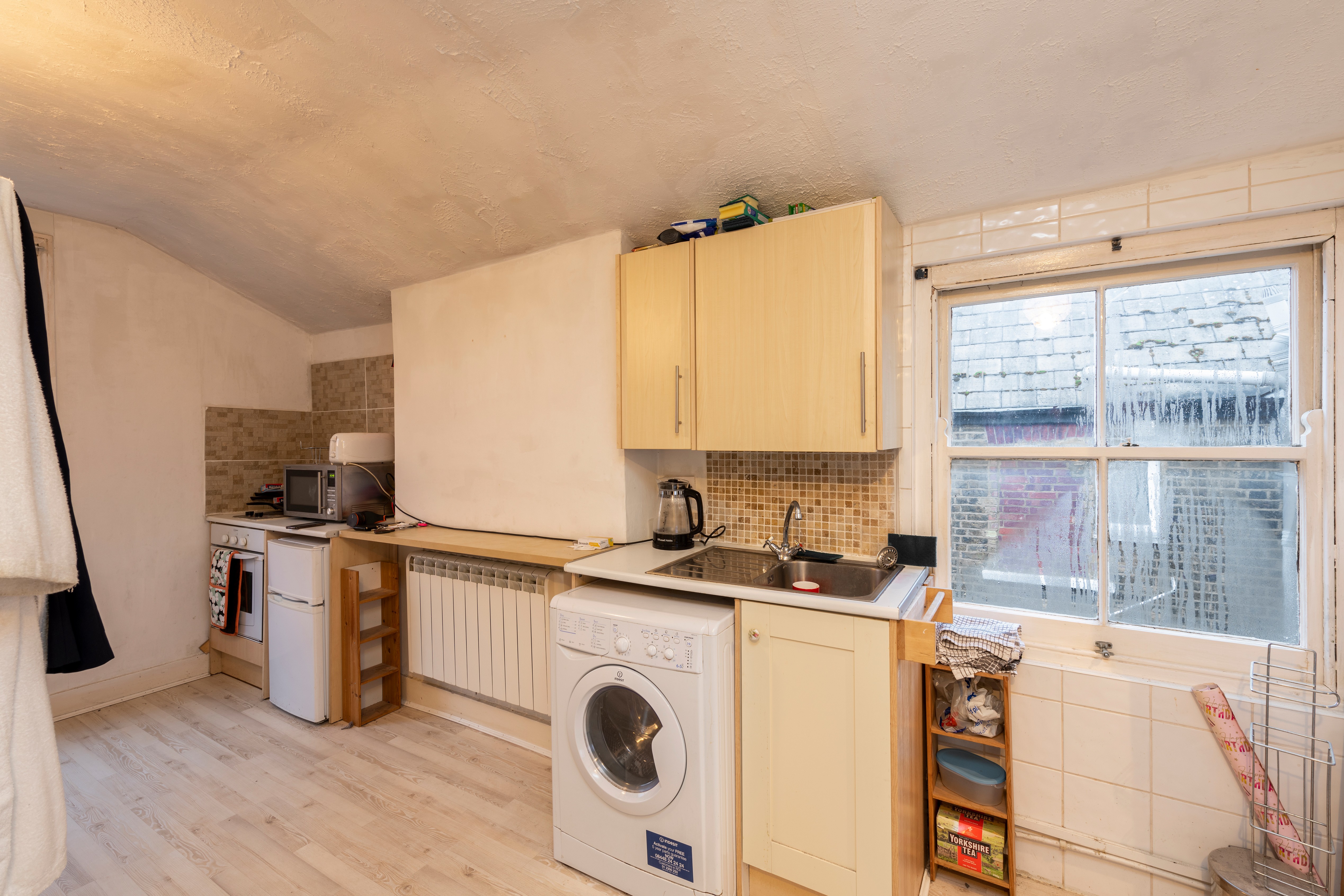 INVESTMENT - A Freehold Mid Terrace Building with Possible Potential