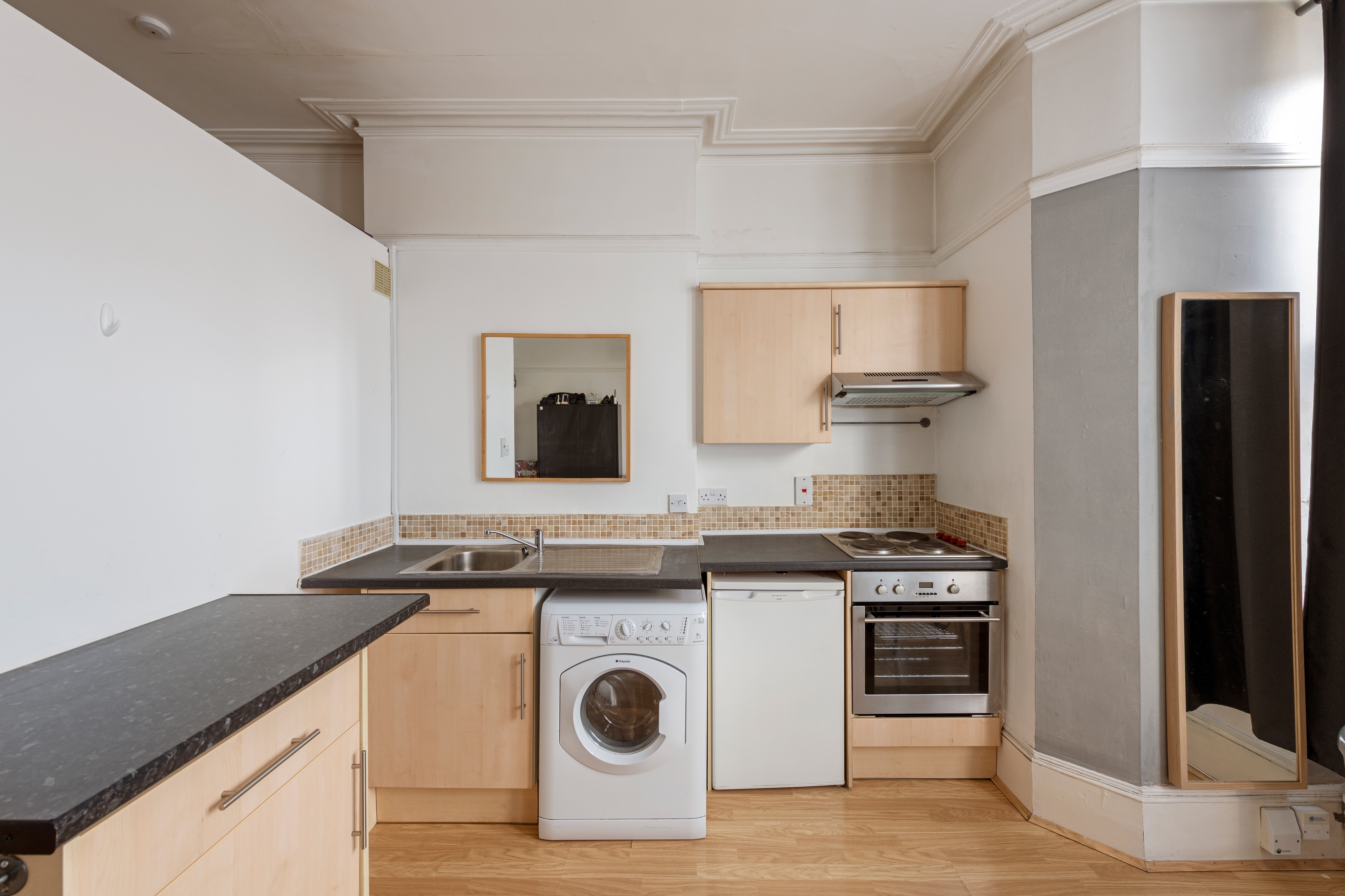 INVESTMENT - A Freehold Mid Terrace Building with Possible Potential