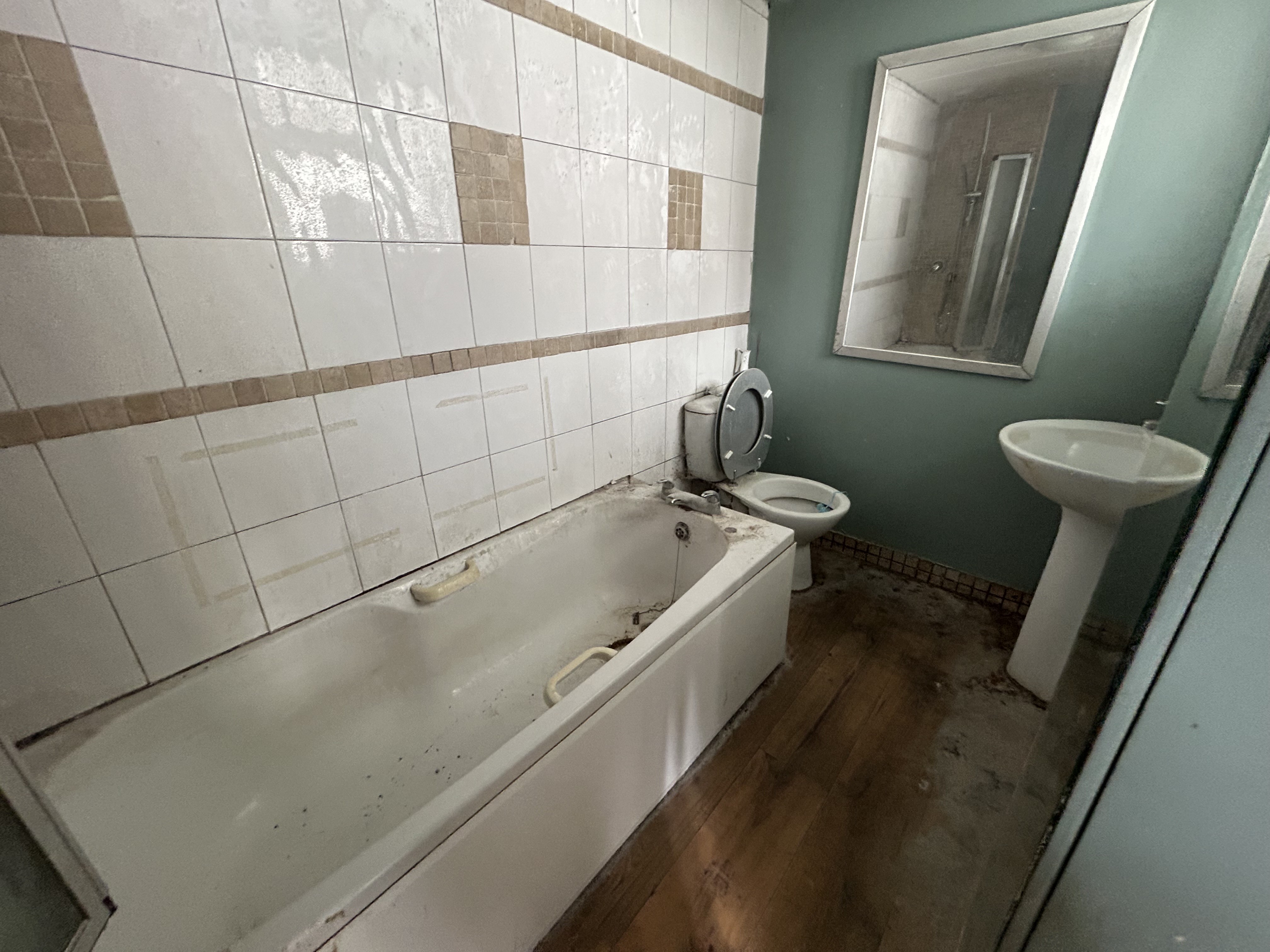 VACANT - Long Leasehold Self Contained Ground Floor Flat