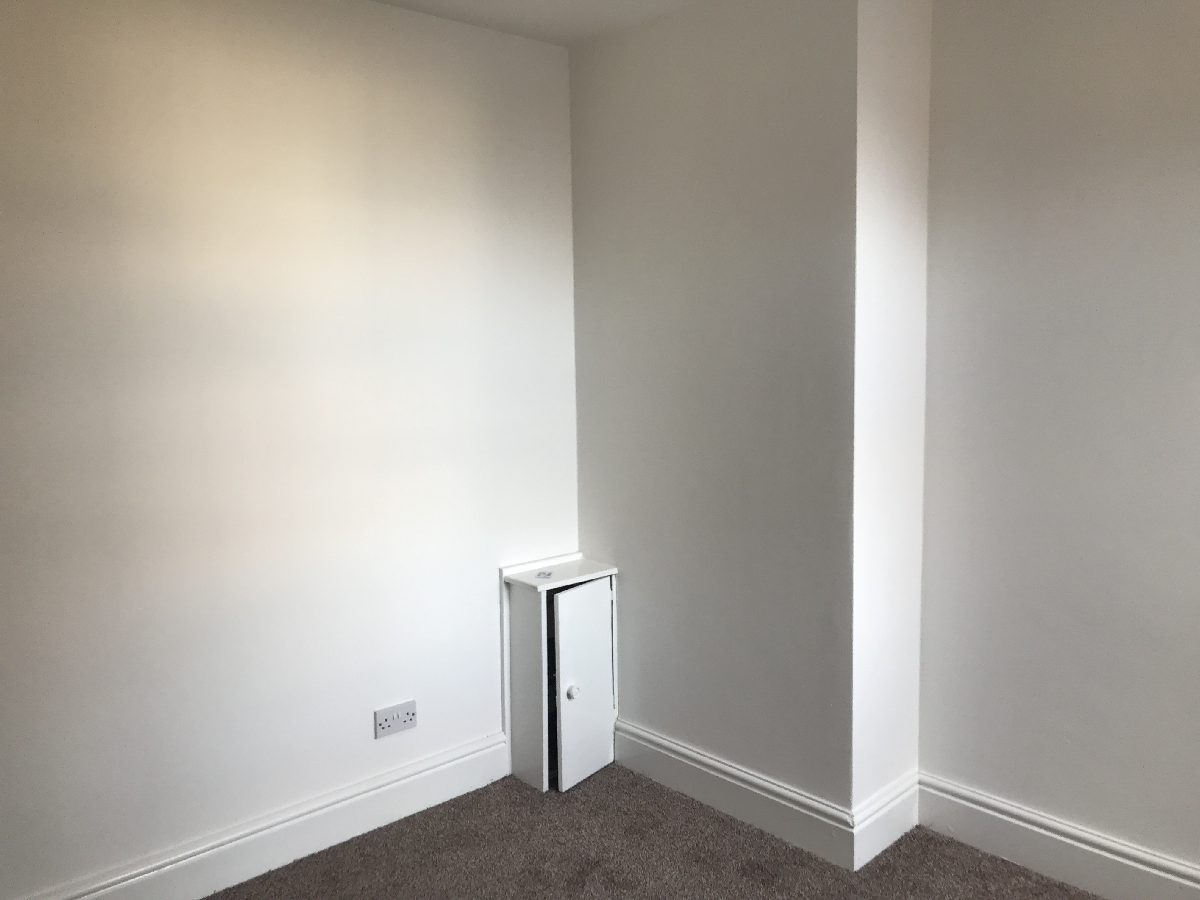 INVESTMENT/VACANT - Freehold Mid Terrace Building