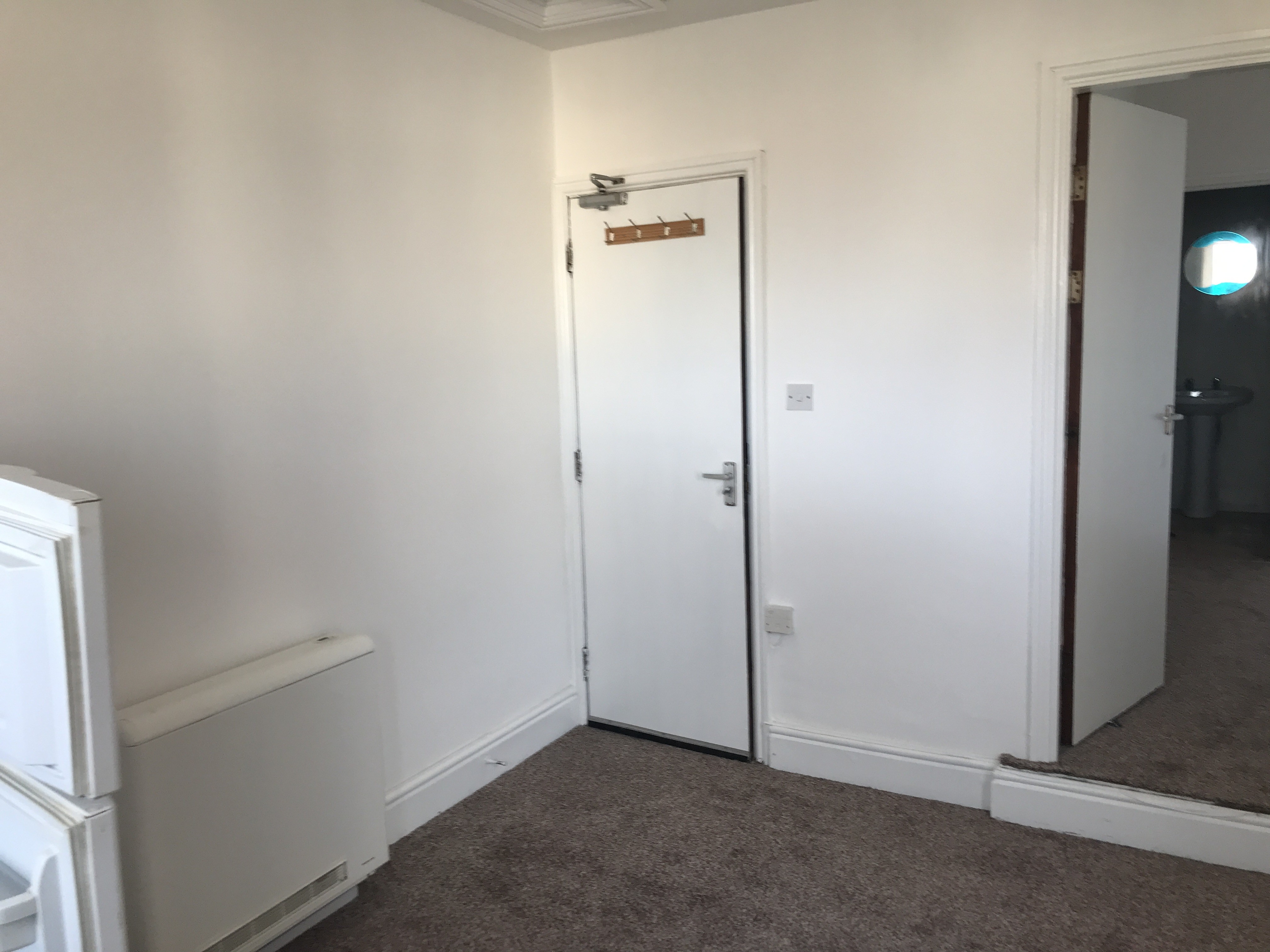 INVESTMENT/VACANT - Freehold Mid Terrace Building