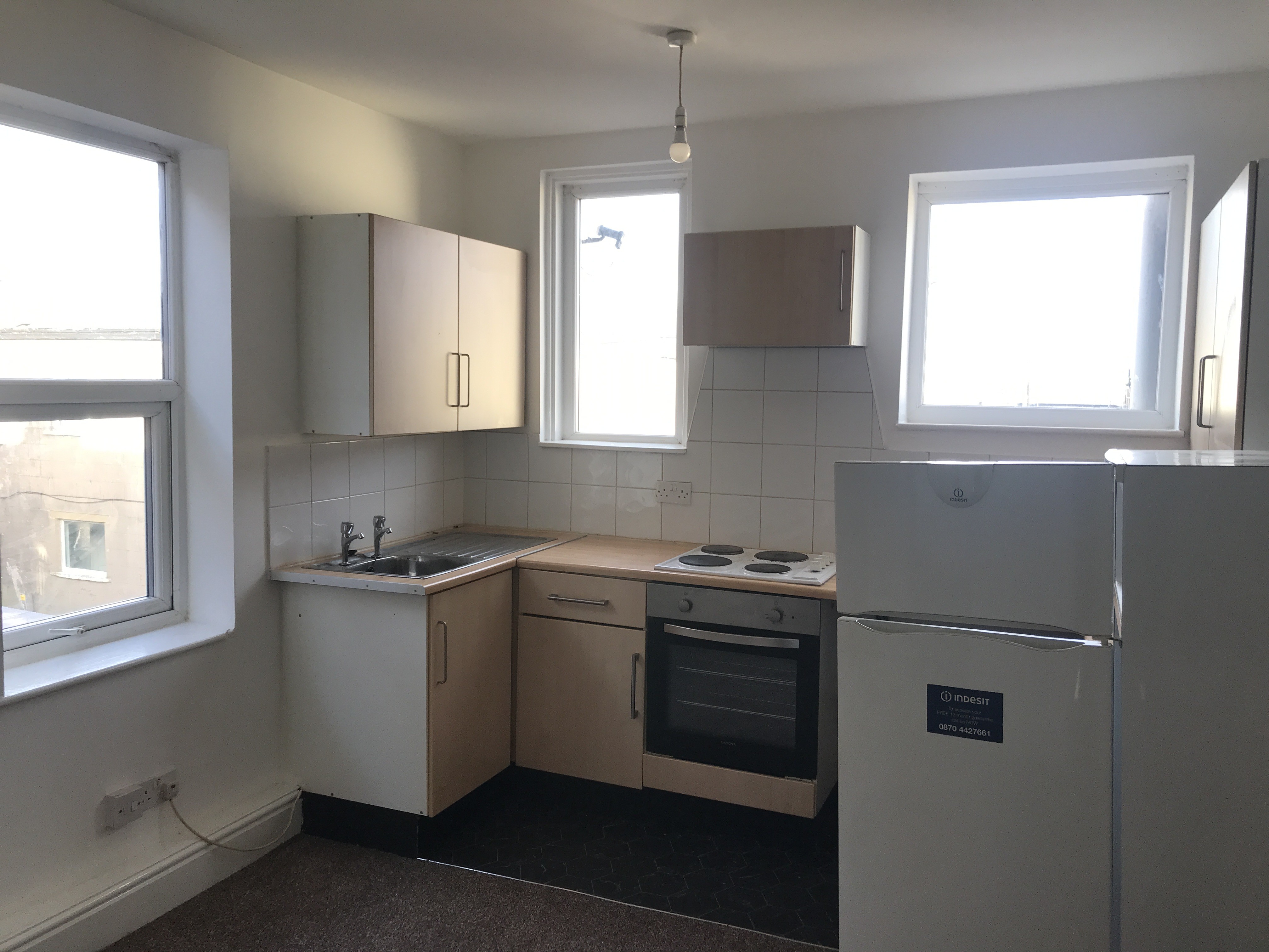 INVESTMENT/VACANT - Freehold Mid Terrace Building